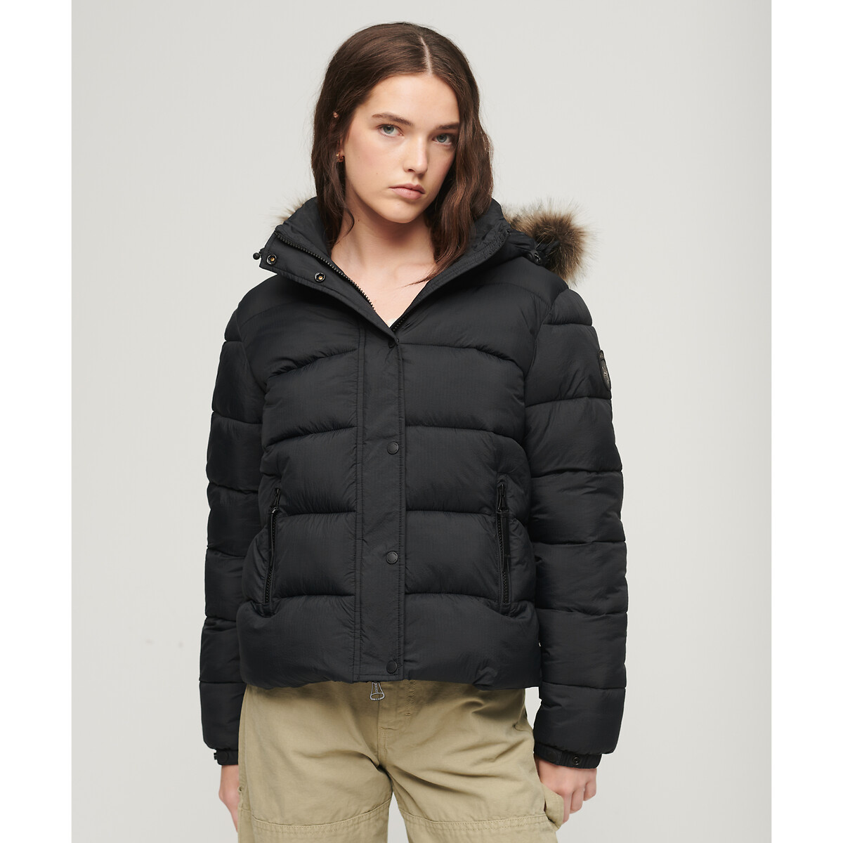 short hooded padded jacket with faux fur trim and zip fastening