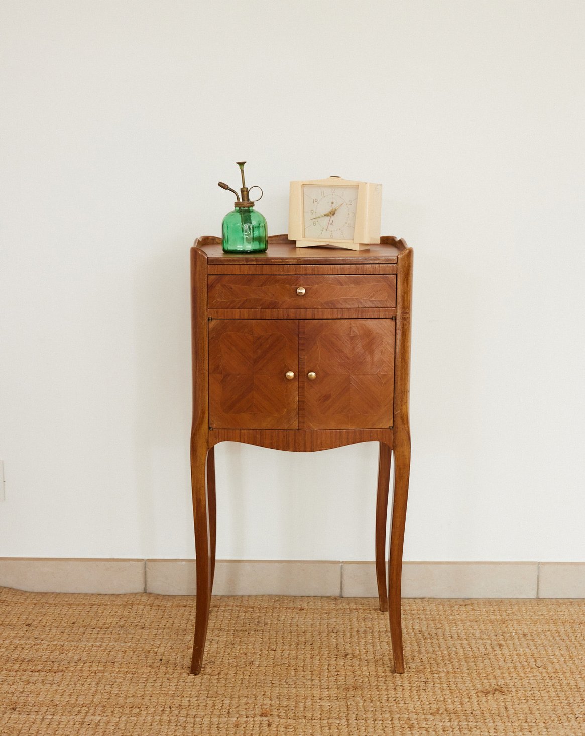 Table de chevet en bois Odile N°1622 - Bon état, DEBONGOUT