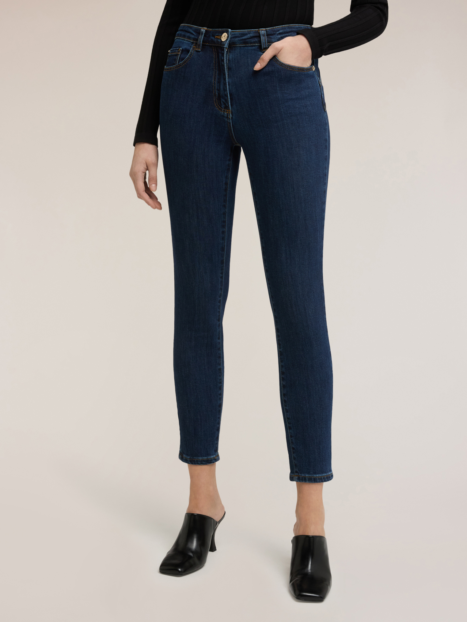 Jean skinny push-up Gisele, MOTIVI