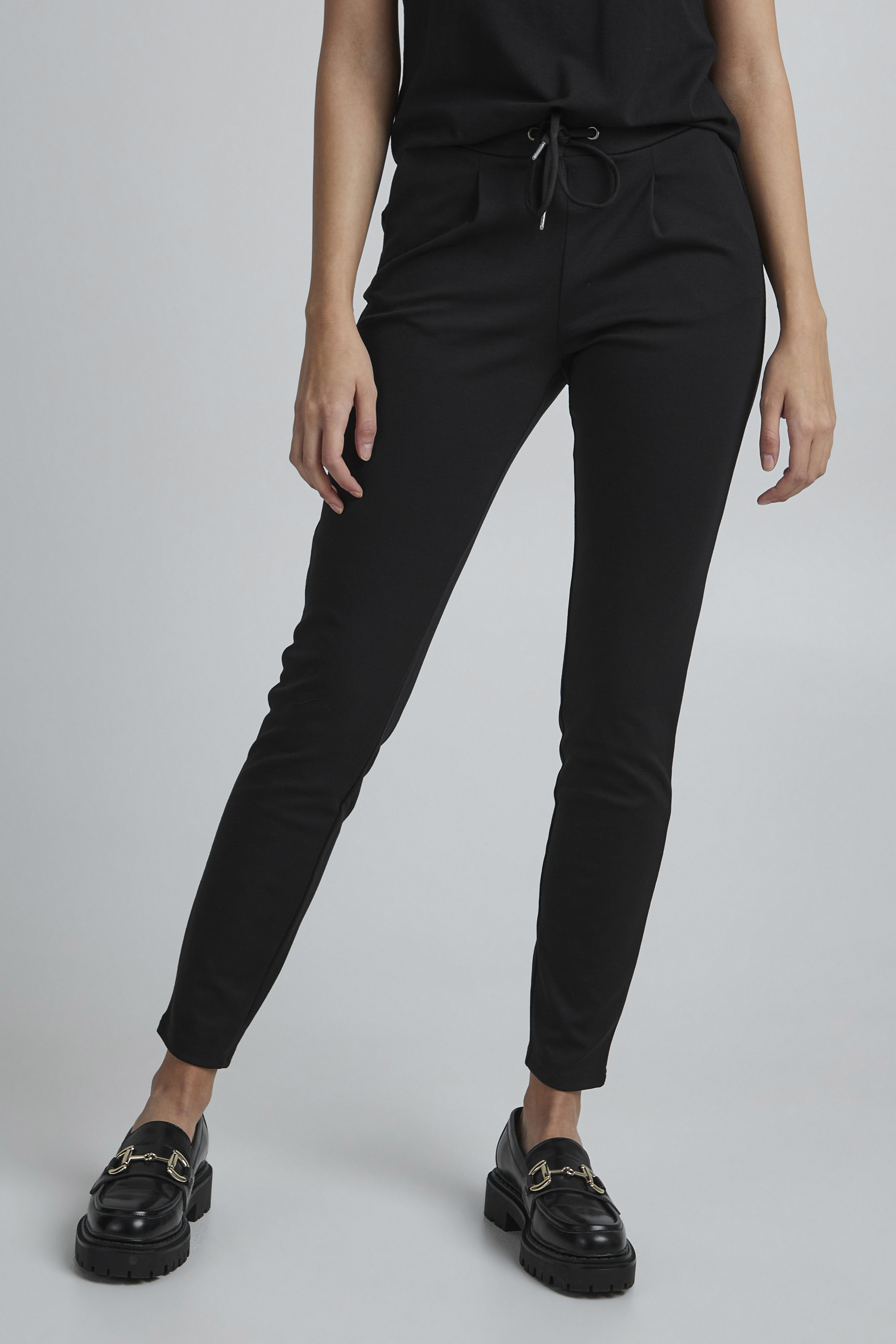 Pantalon coupe droite, longueur cheville, taille élastiquée, B.YOUNG
