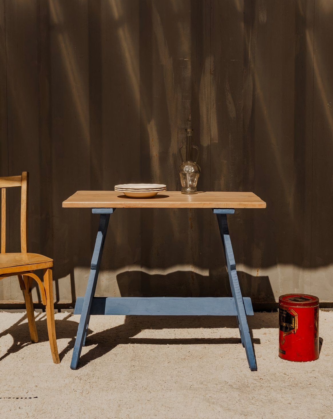 Table à manger en bois bleu clair Romy N°1482 - Bon état, DEBONGOUT