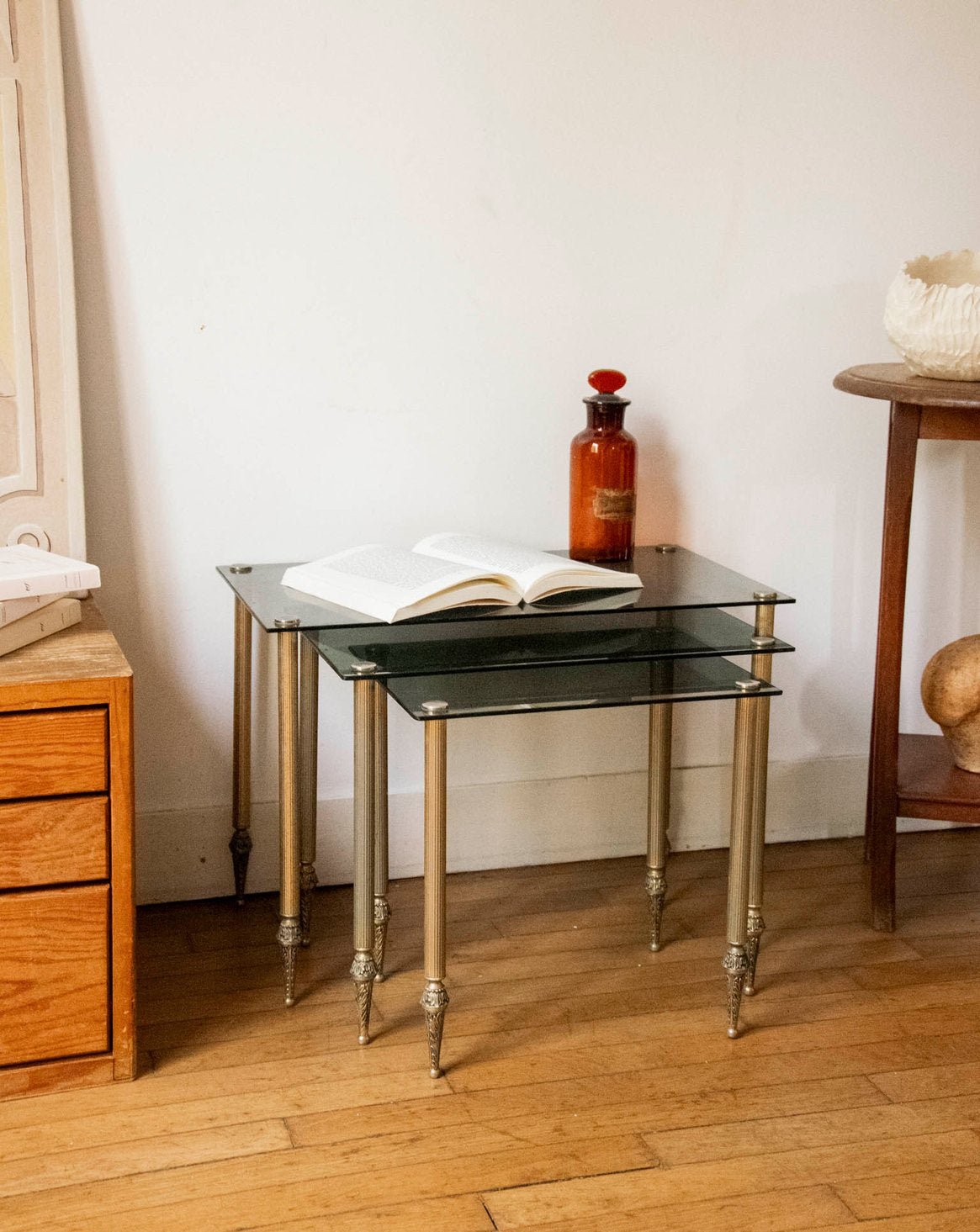 Table gigogne en verre fumé Barbara N°194 - Bon état, DEBONGOUT