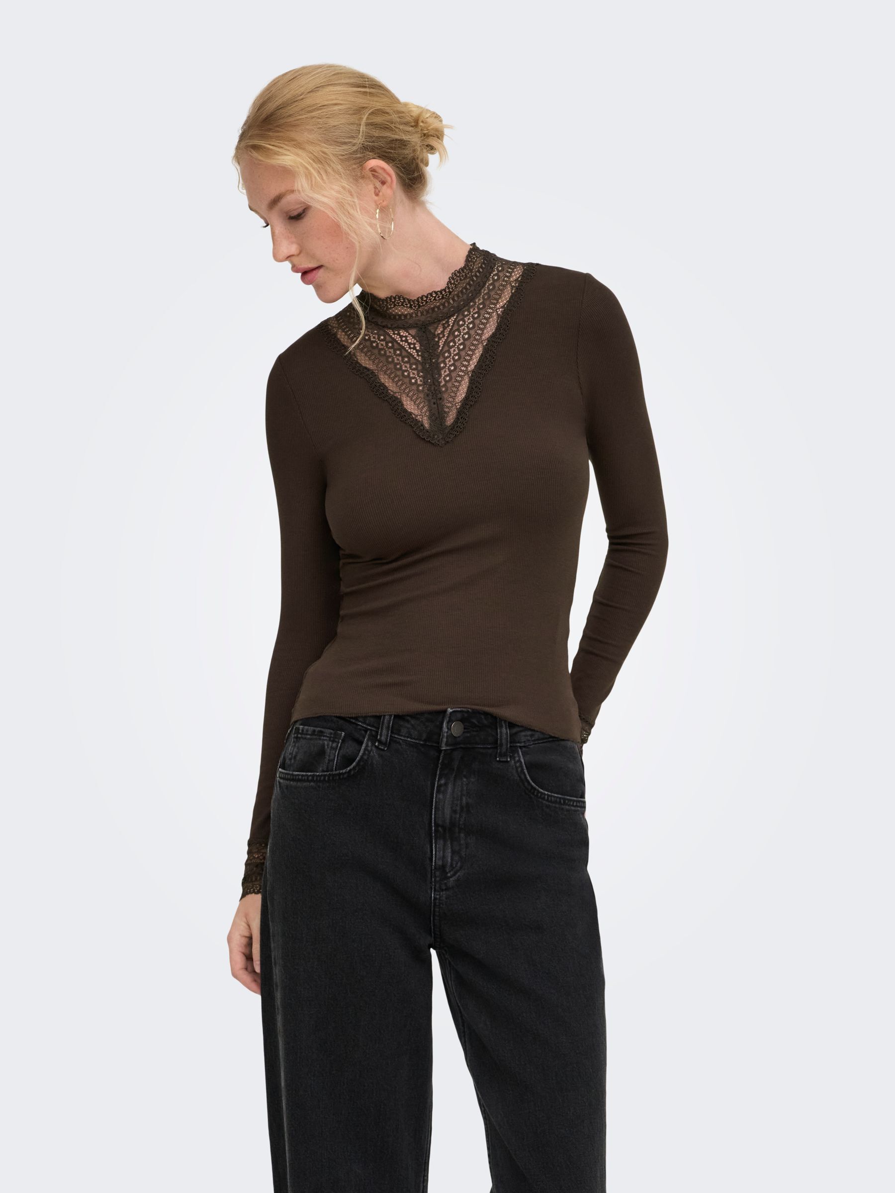 Tshirt manches longues, col en dentelle, ONLY