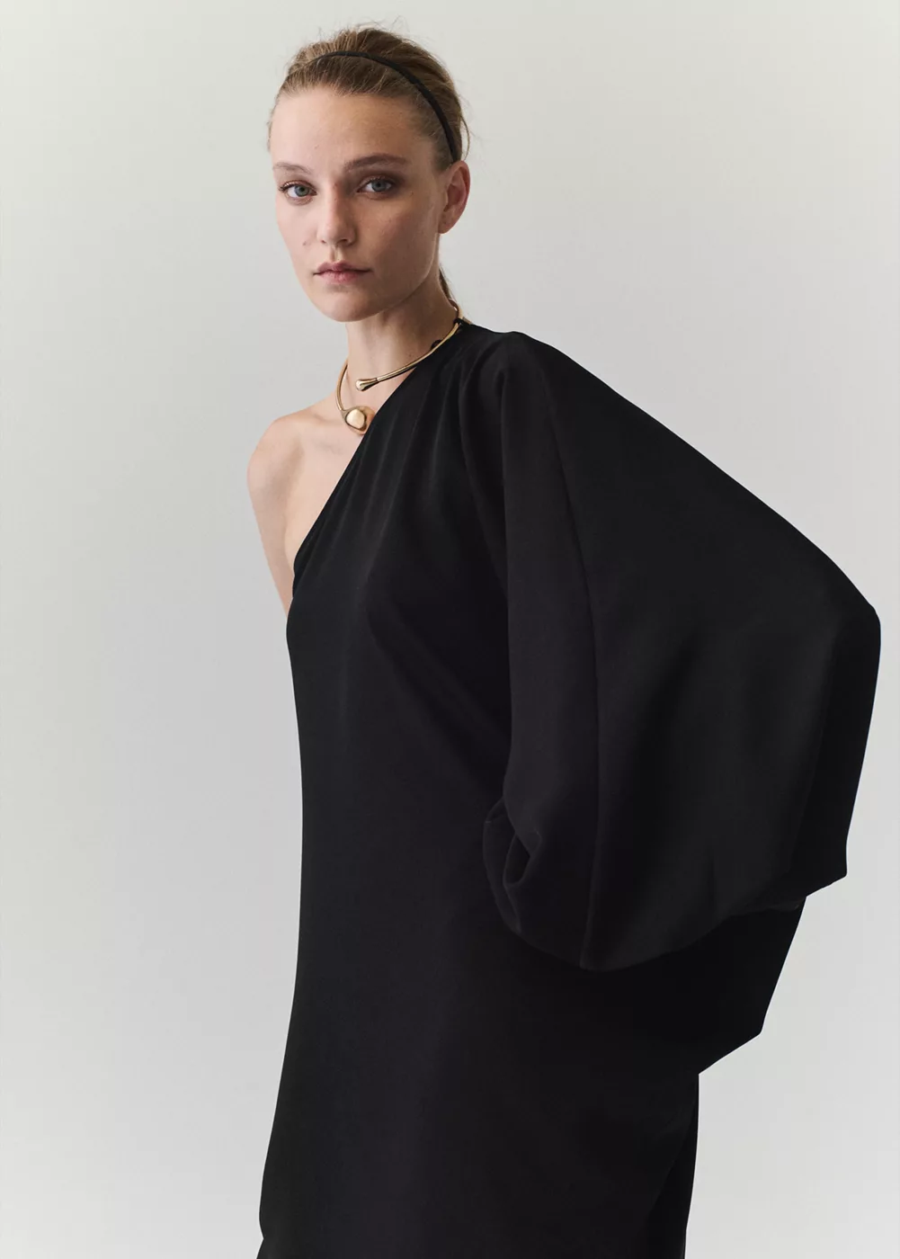Robe asymétrique avec collier, MANGO