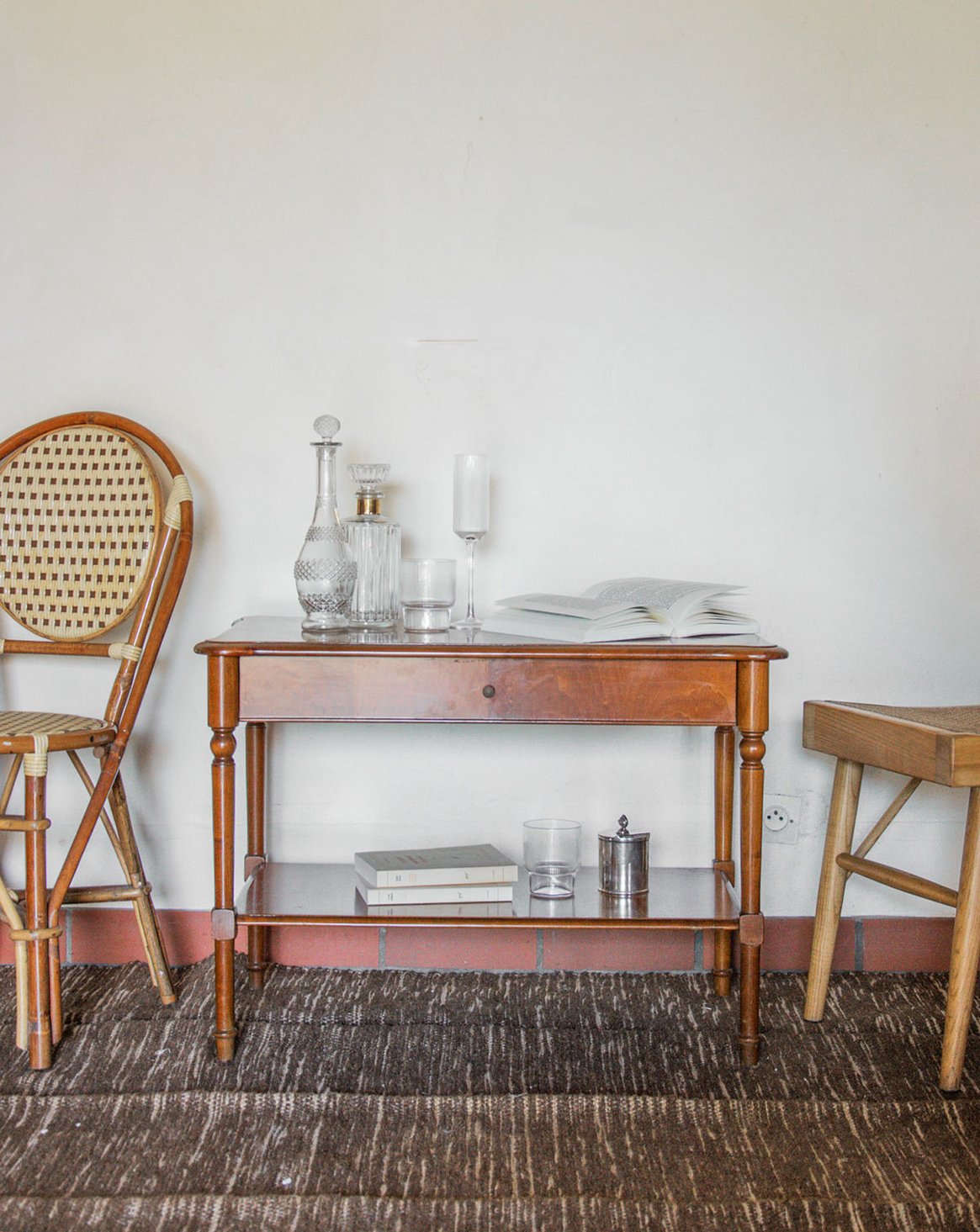 Table d'appoint en bois Francine N°363 - Bon état, DEBONGOUT