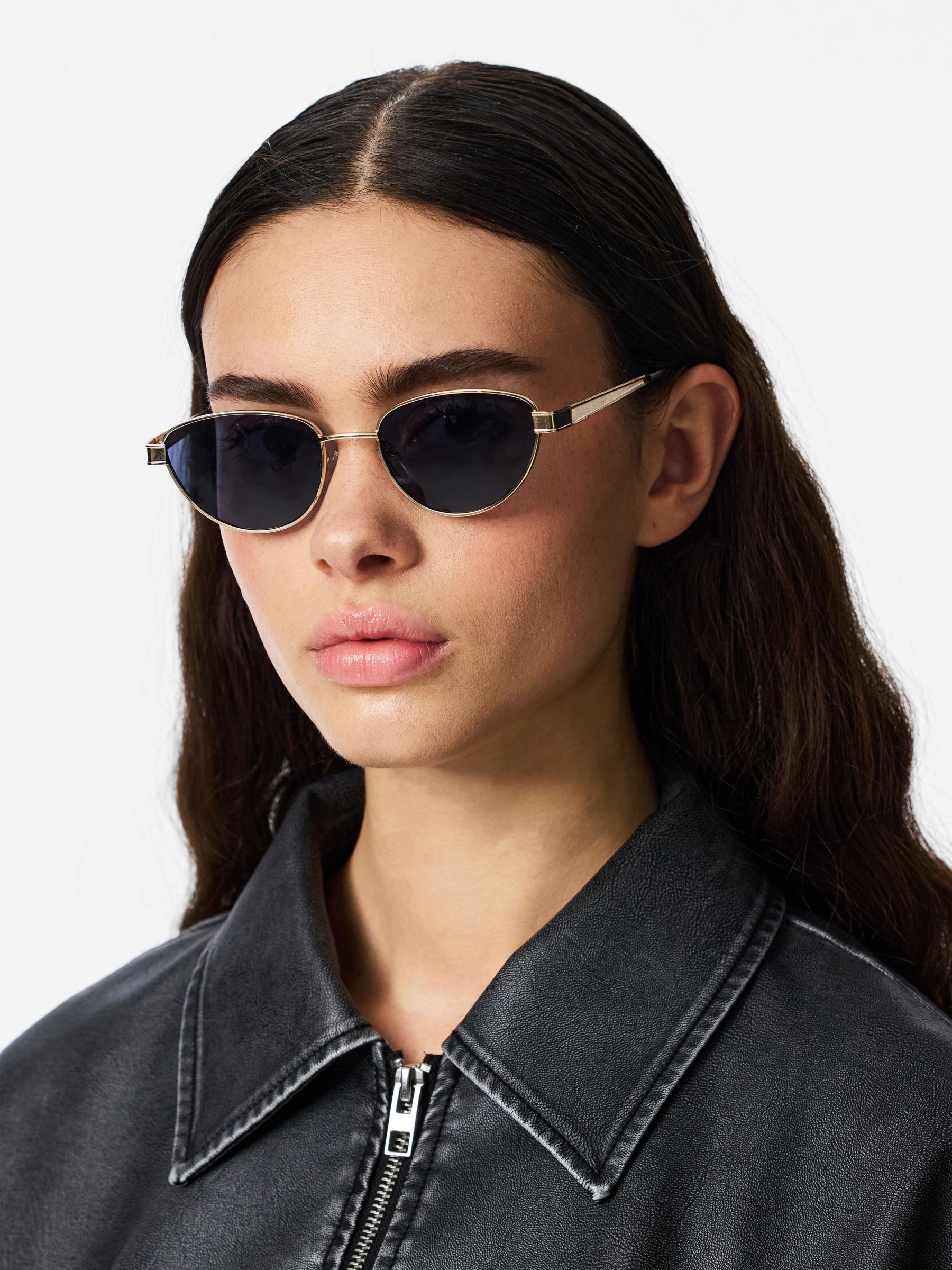 Lunettes De Soleil, PIECES