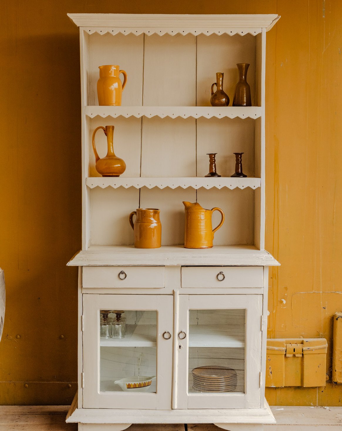 Buffet haut en bois beige Gilbert N°1885 - Bon état, DEBONGOUT