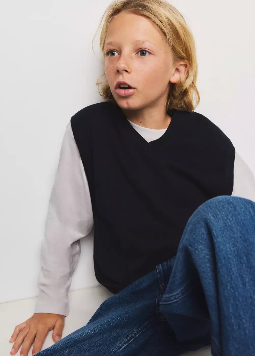 Gilet en maille fine avec col en V, MANGO KIDS