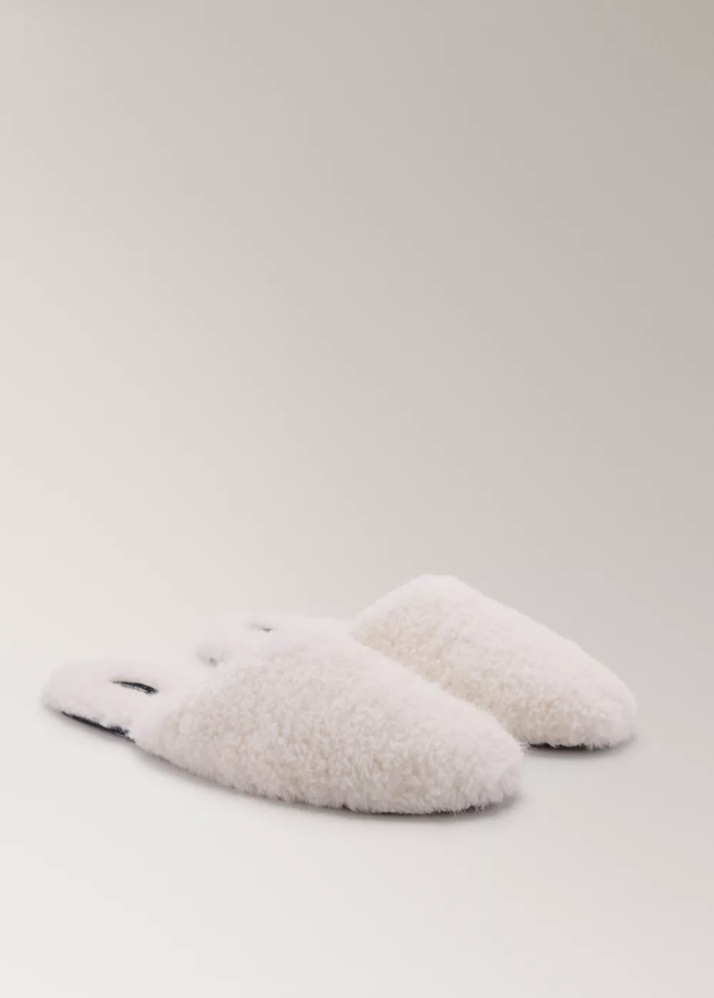 Chaussons mouton retourné à bout arrondi, MANGO