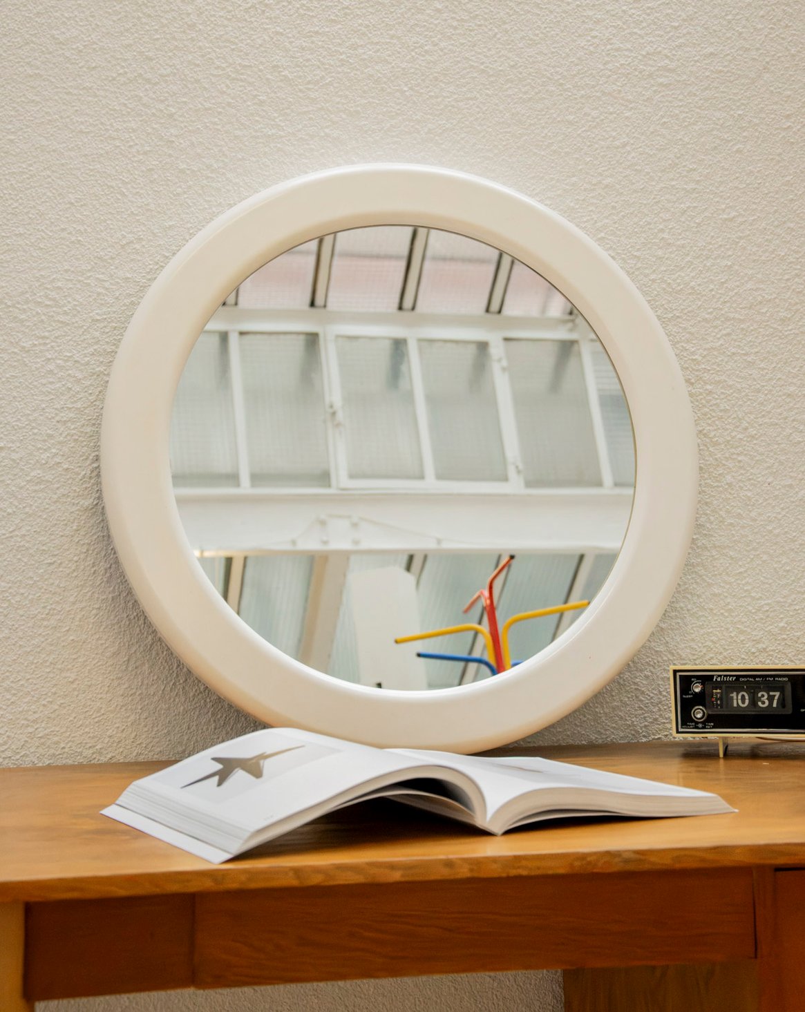 Miroir rond en plexiglass crème Igor N°1190 - Bon état, DEBONGOUT