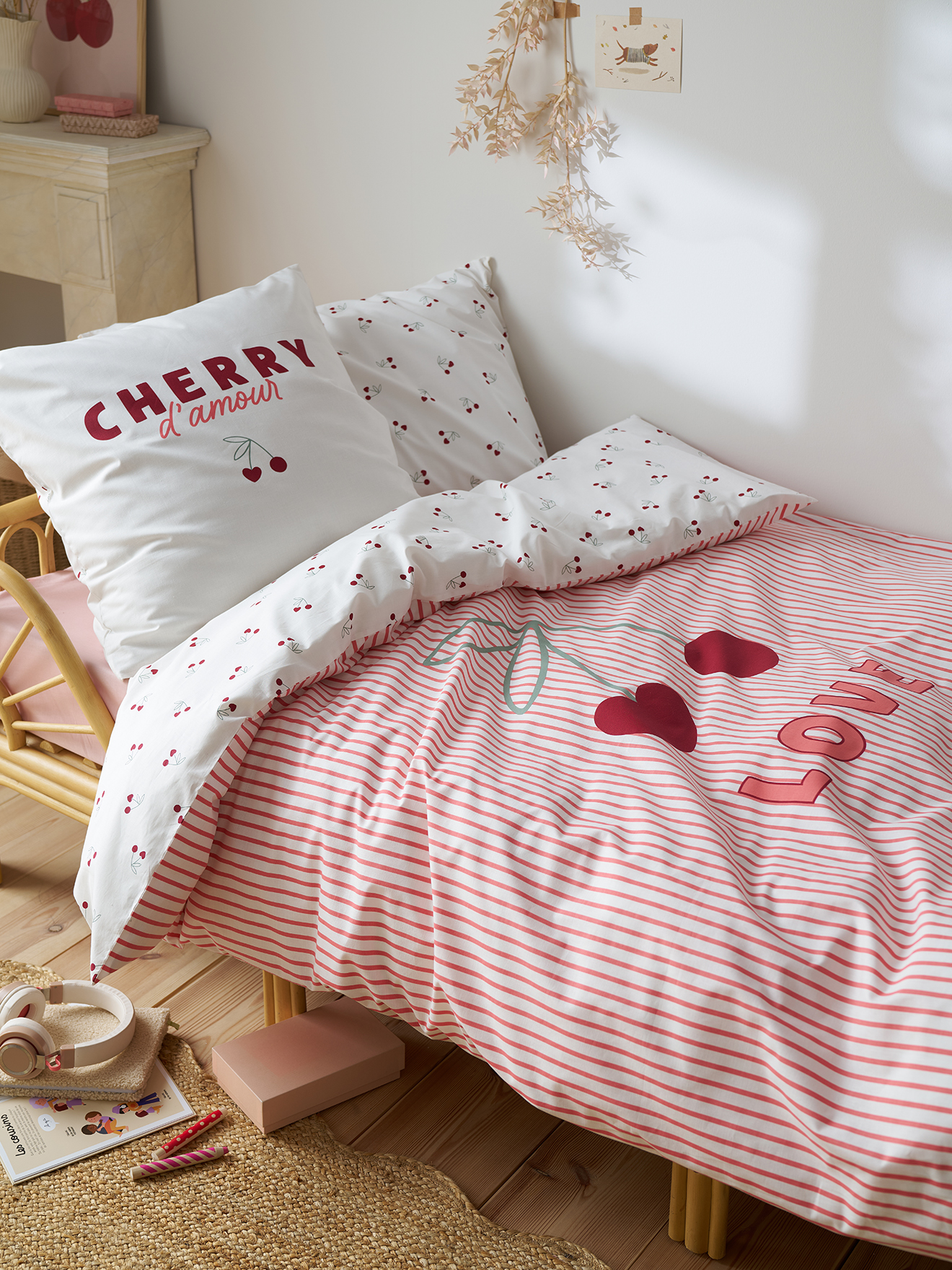 Parure housse de couette et taie d'oreiller CERISES RAYURES avec coton recyclé, VERTBAUDET