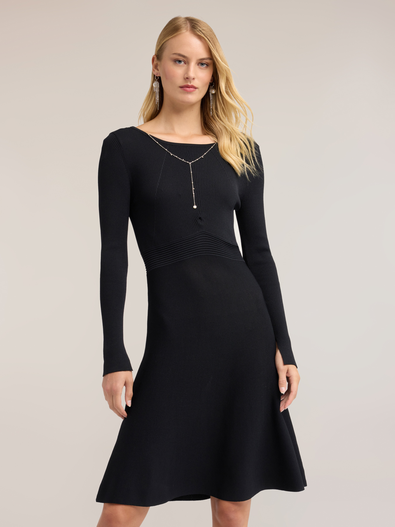Robe évasée côtelée avec chaînette, MOTIVI