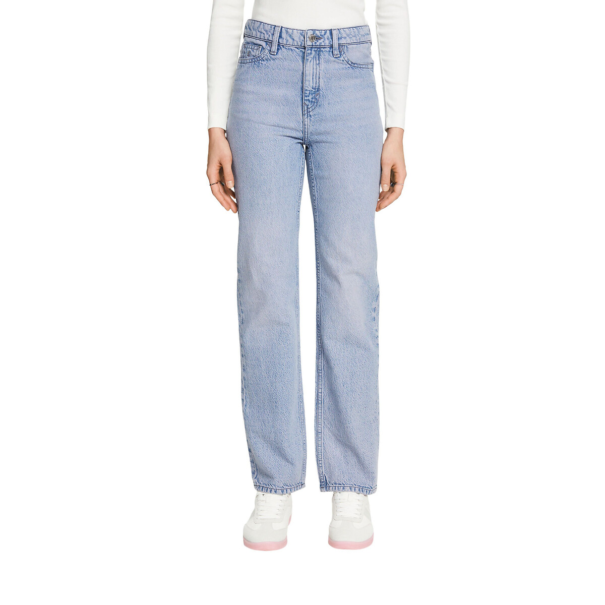 Wide leg straight jeans in mid rise length 32