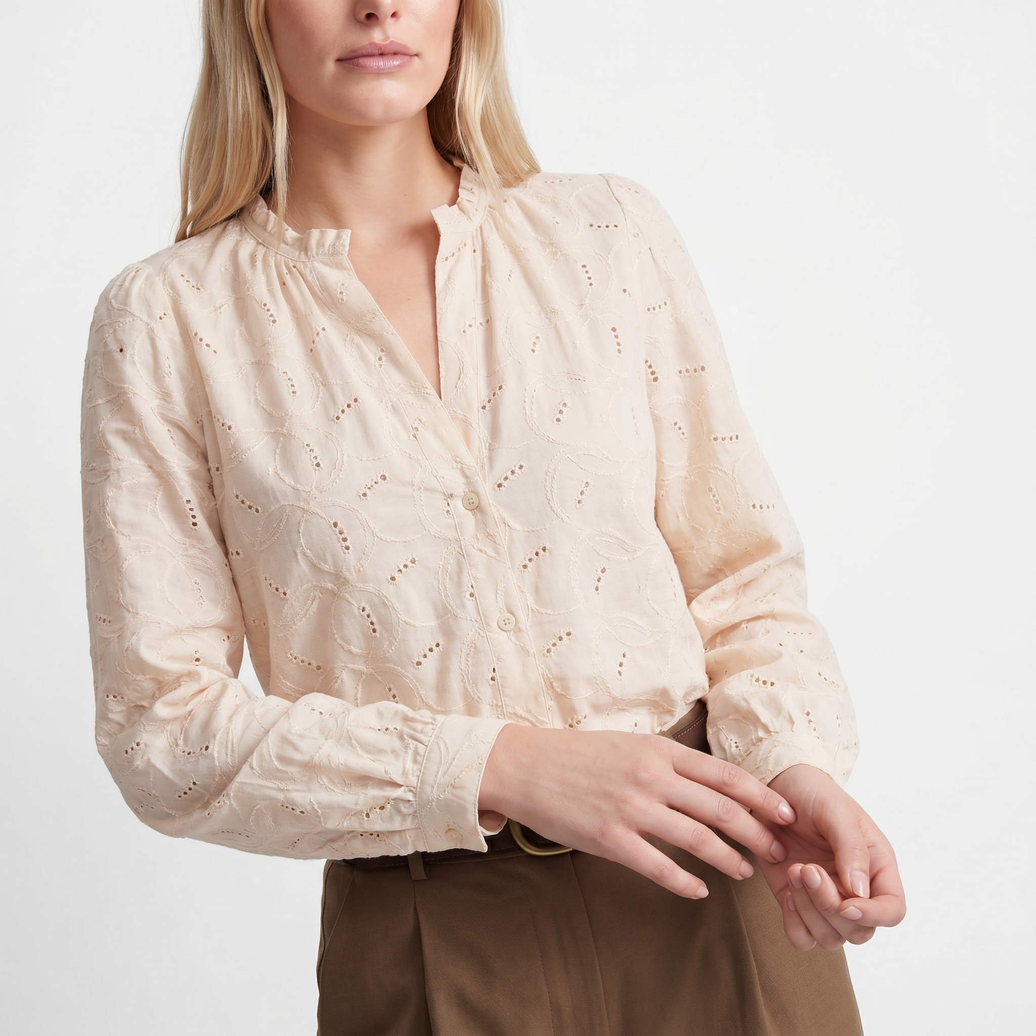 Chemise brodé et ajouré, col tunisien volanté et manches longues OLANA, ARTLOVE