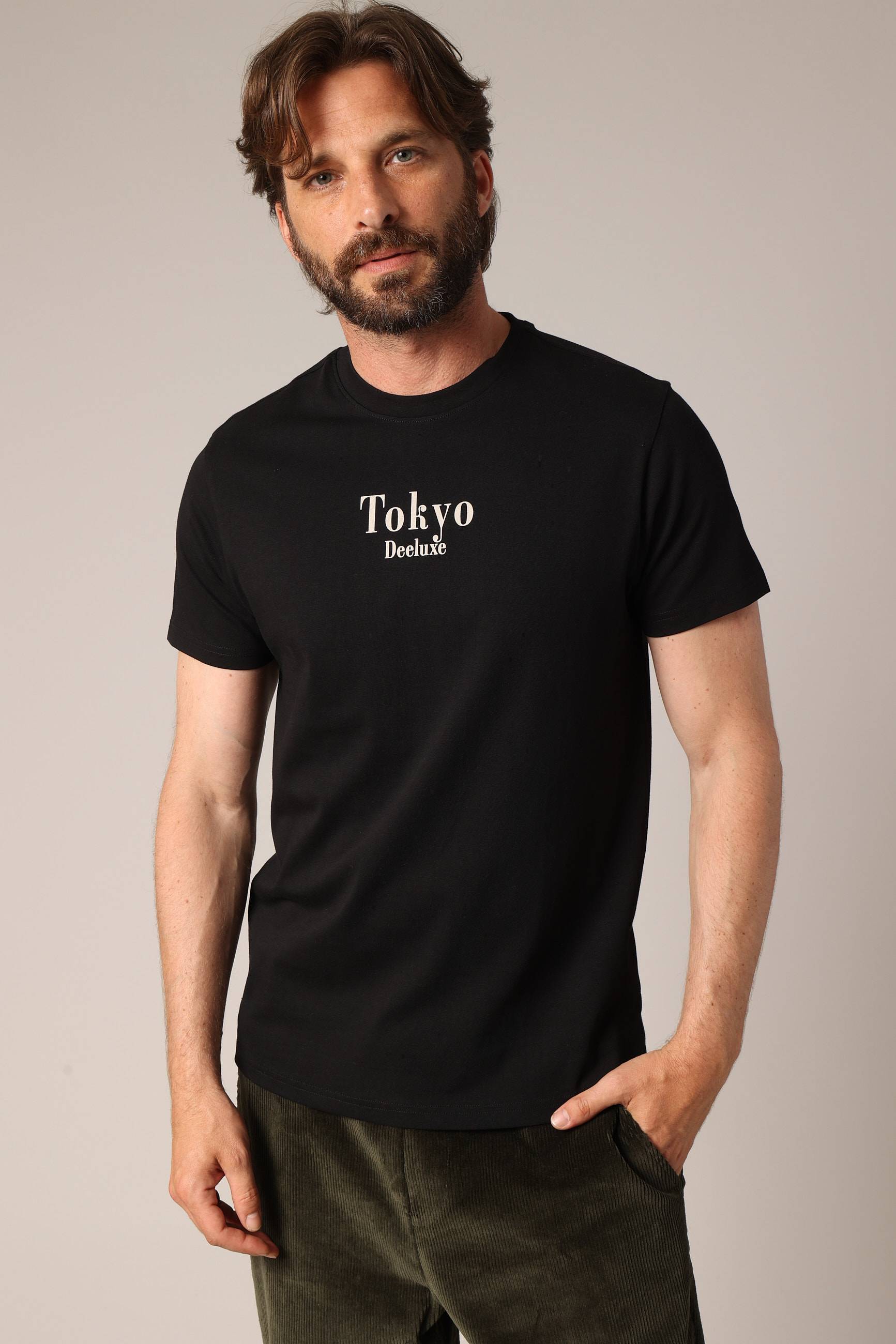 T-shirt homme 100% coton avec imprimé tokyo sur le devant et illustration rétro au dos MAKOTO, DEELUXE