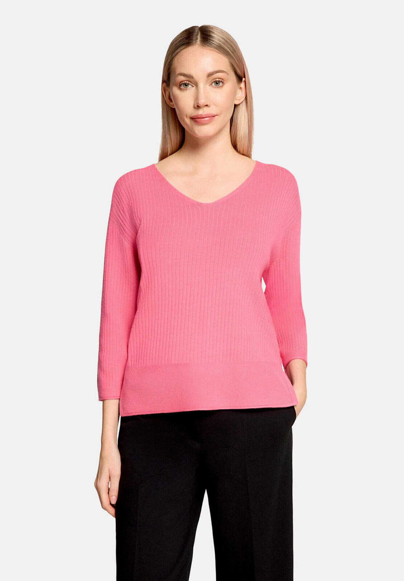 Pull-over en fine maille à encolure en v, BETTY BARCLAY