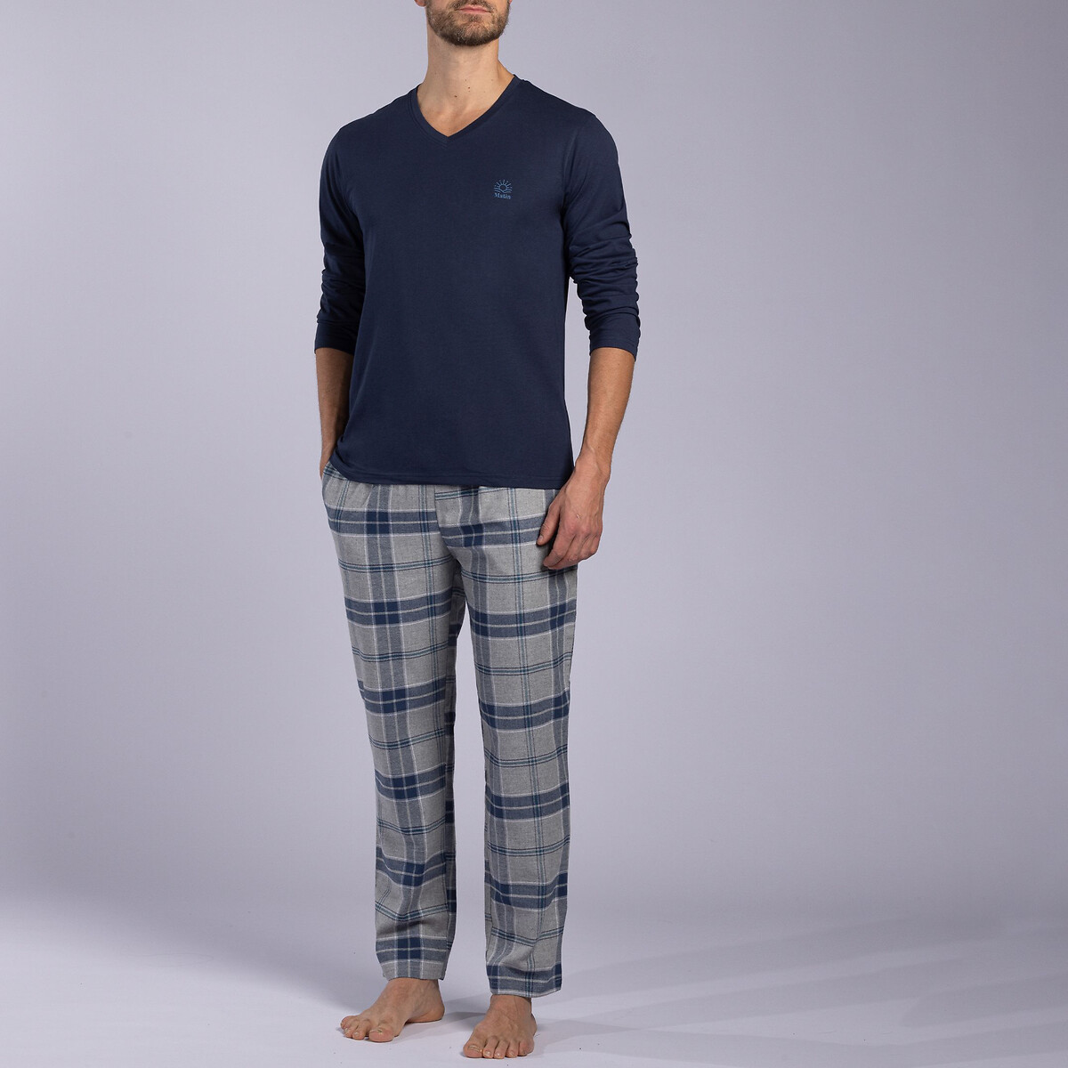 cotton v-neck pyjamas with long sleeves