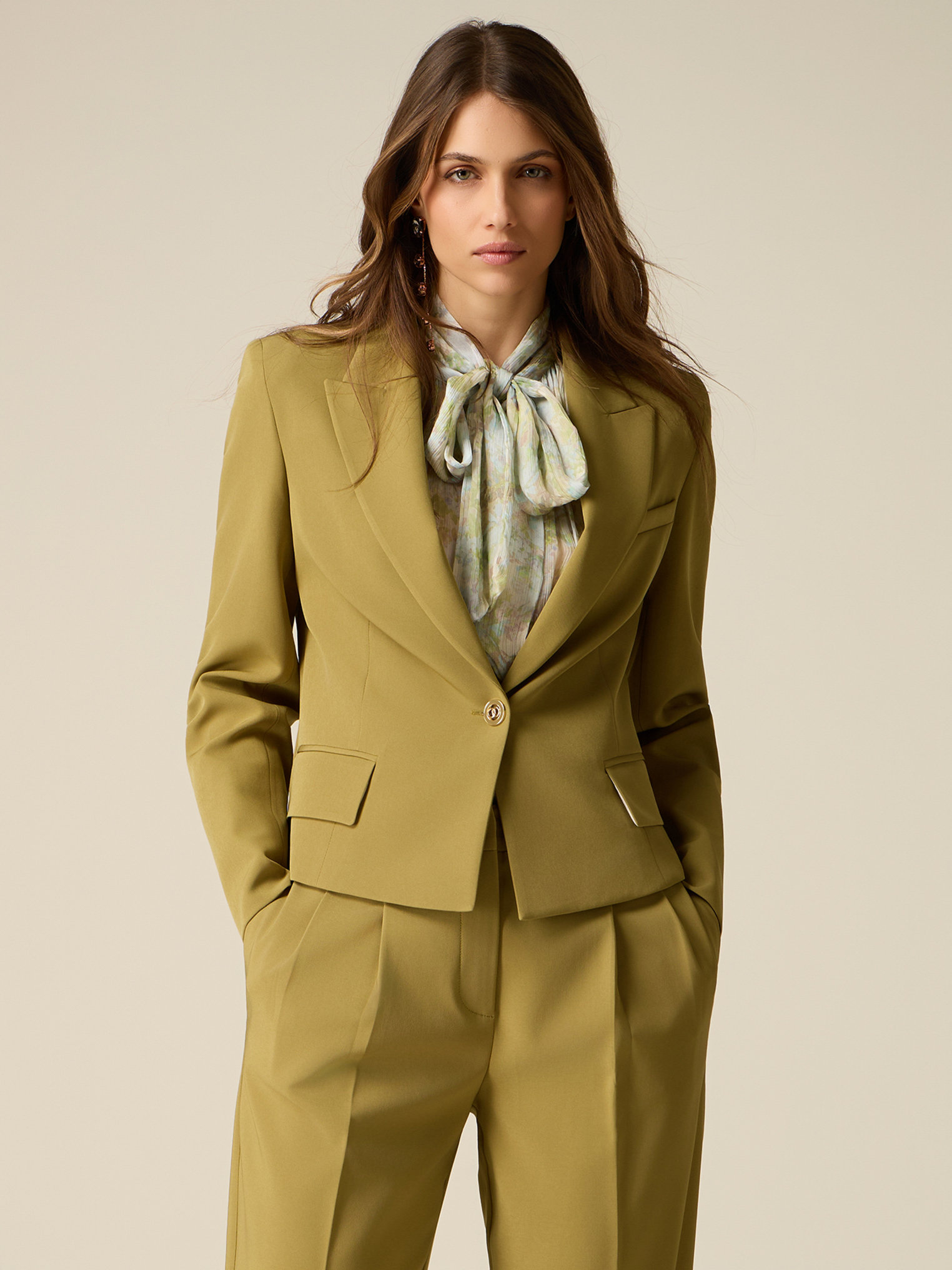 Blazer court simple boutonnage, OLTRE