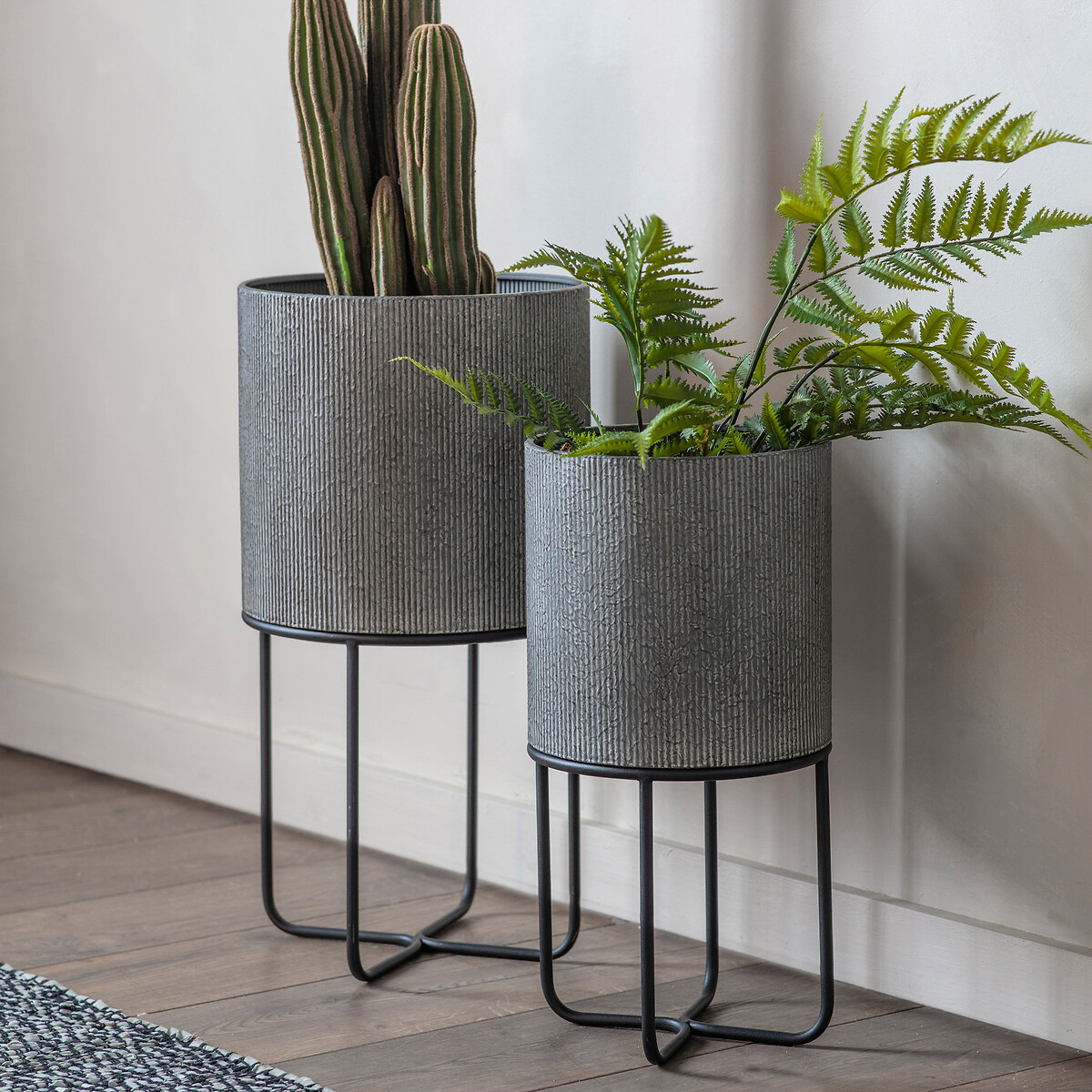 Set of 2 Grey Metal Planters, ÉDITÉ