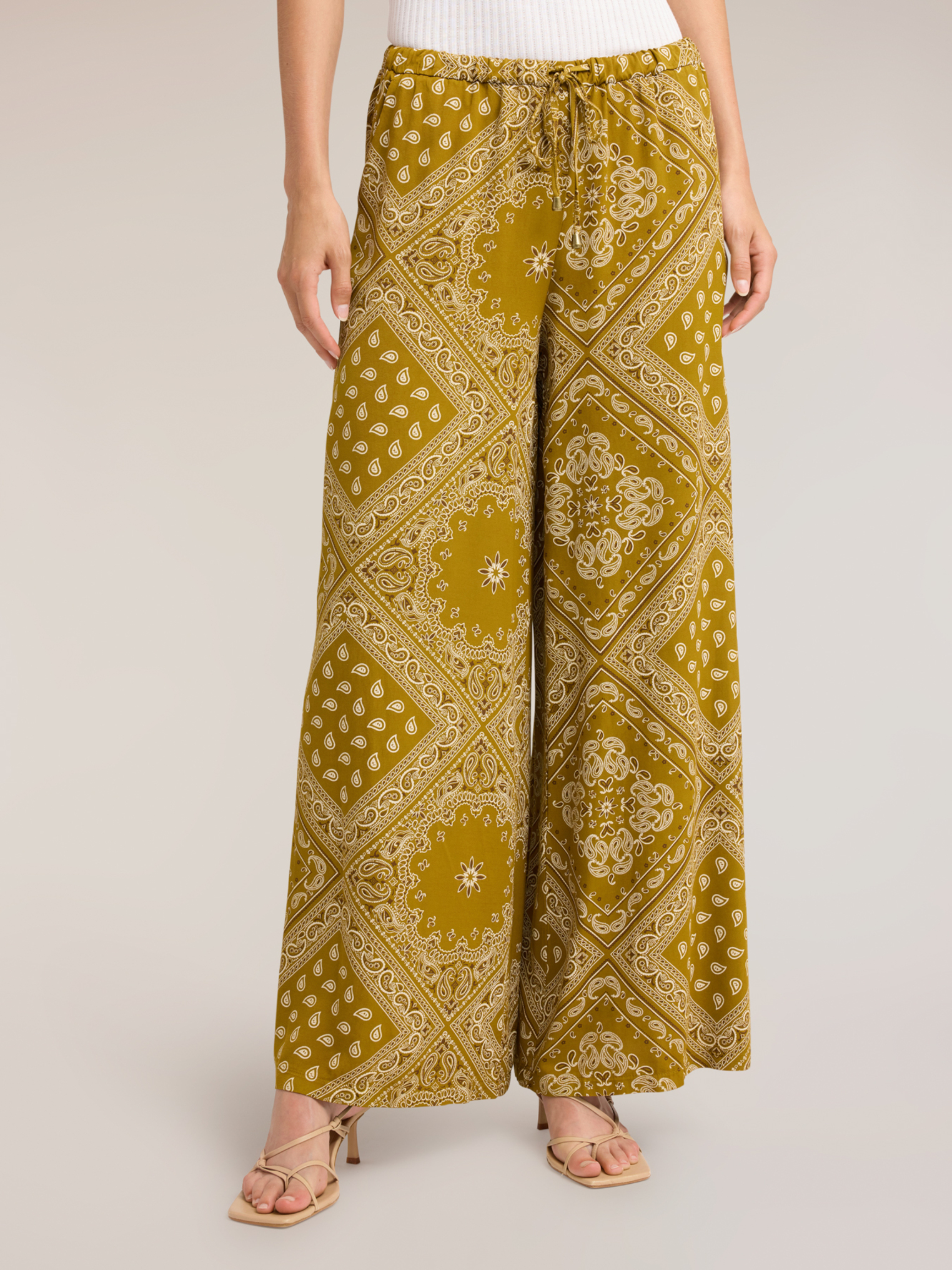 Pantalon palazzo, MOTIVI