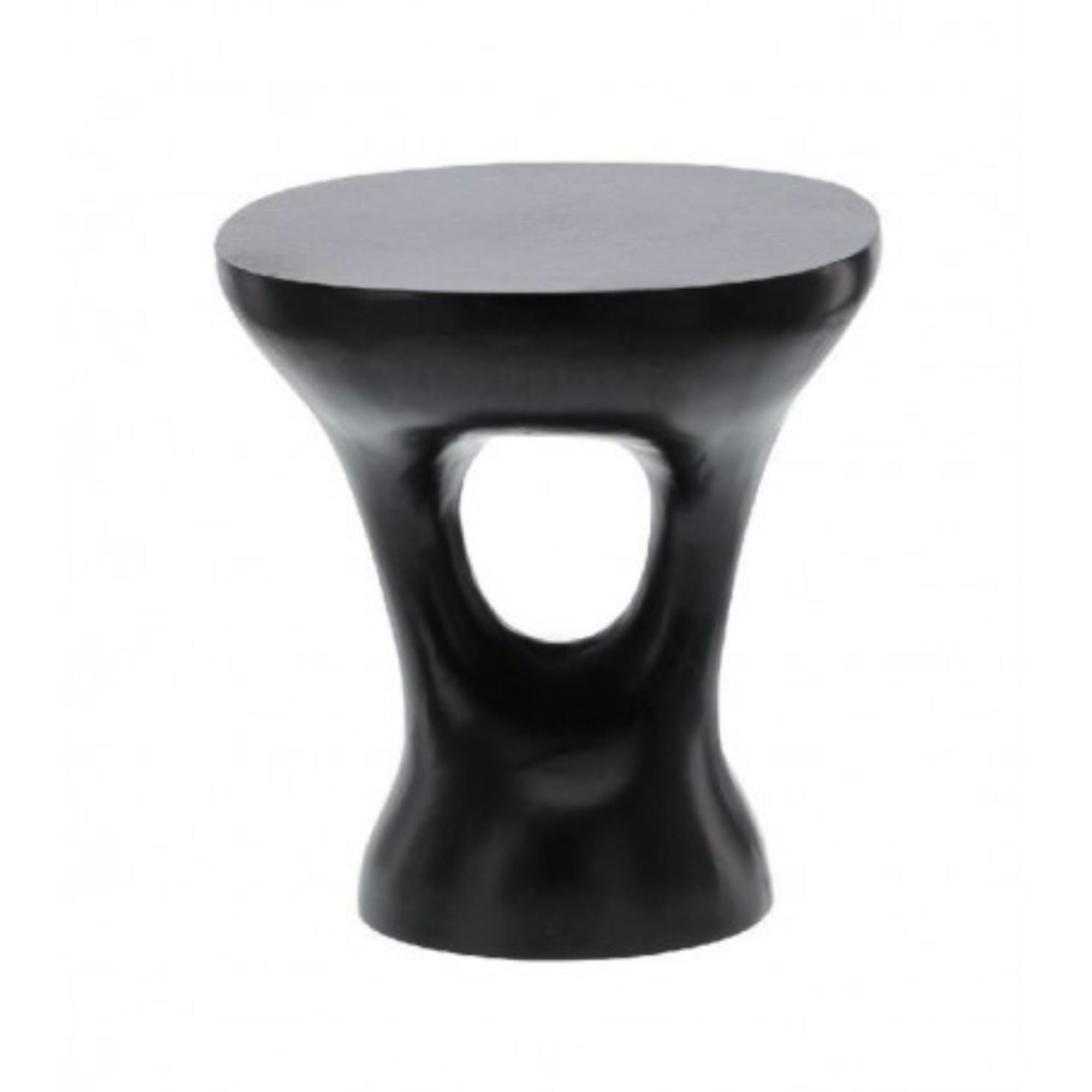 Bout de canapé noir à design sculptural KANO, PIER IMPORT
