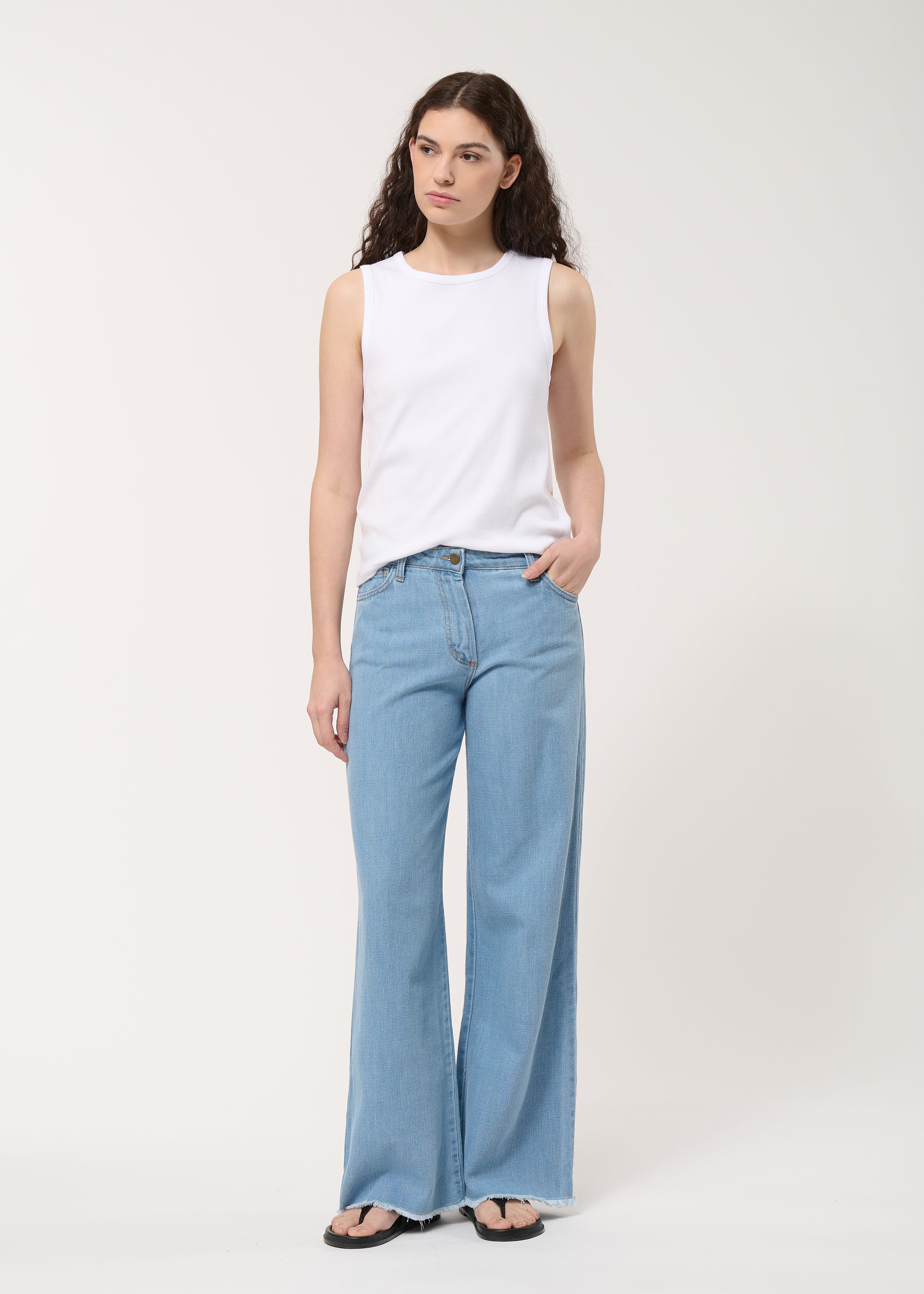Jean clair droit en denim fluide, HUMILITY