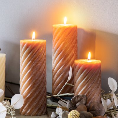 Pack of 2 20cm Vanilla Pillar Candle Twist Amber SO'HOME