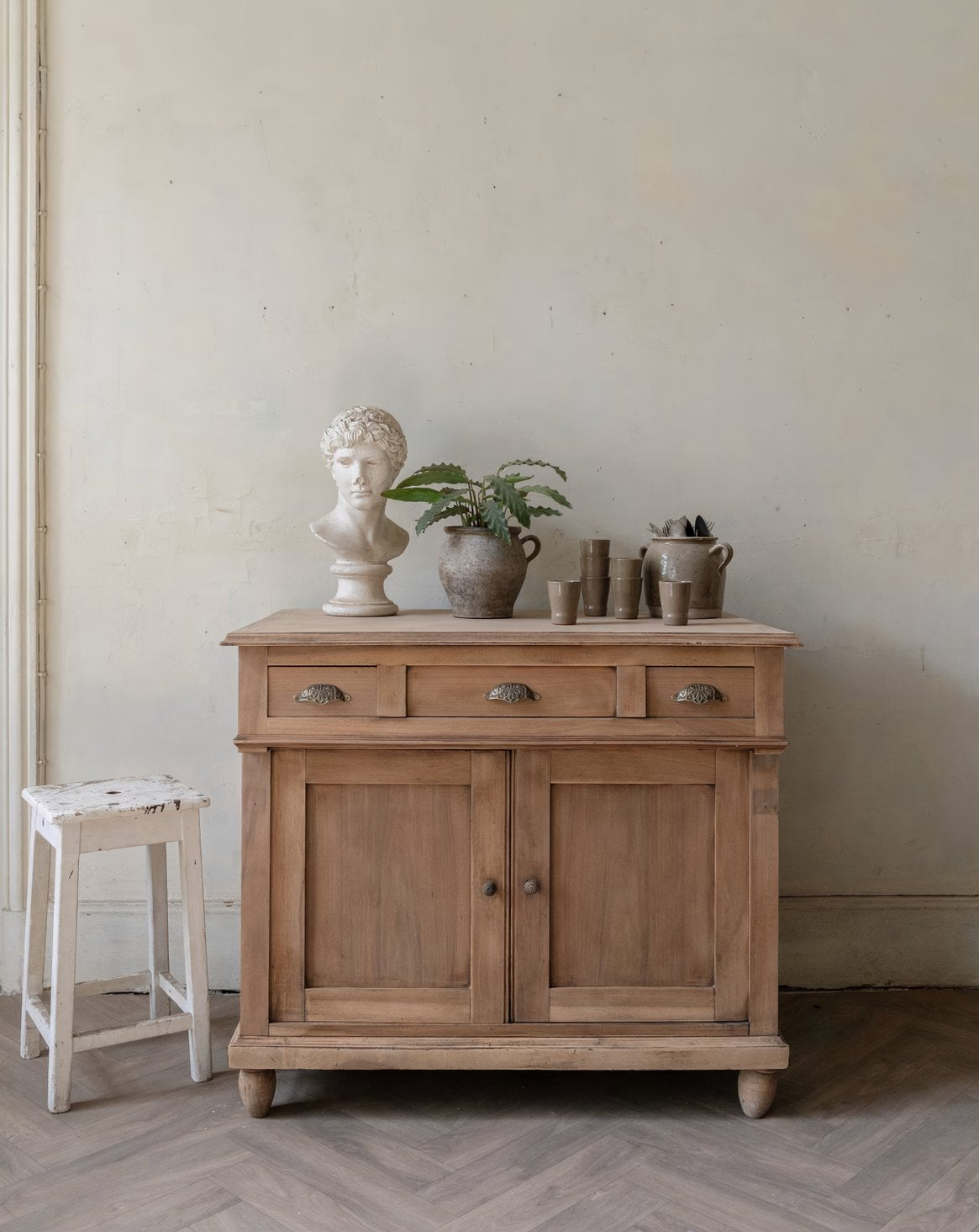 Buffet comptoir en bois massif Gilbert N°1803 - Bon état, DEBONGOUT