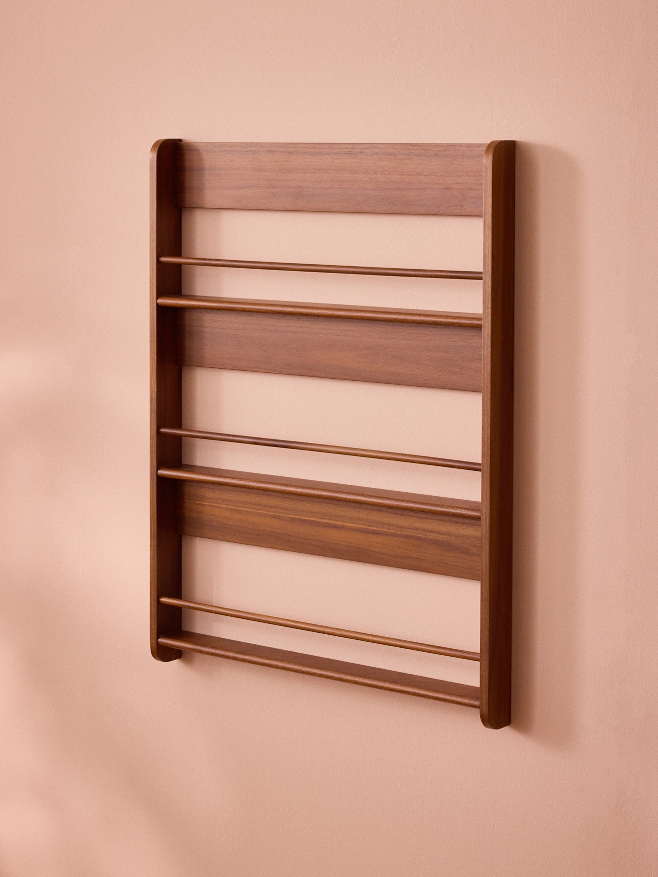 Etagère décorative porte-photos en bois de noyer, CYRILLUS