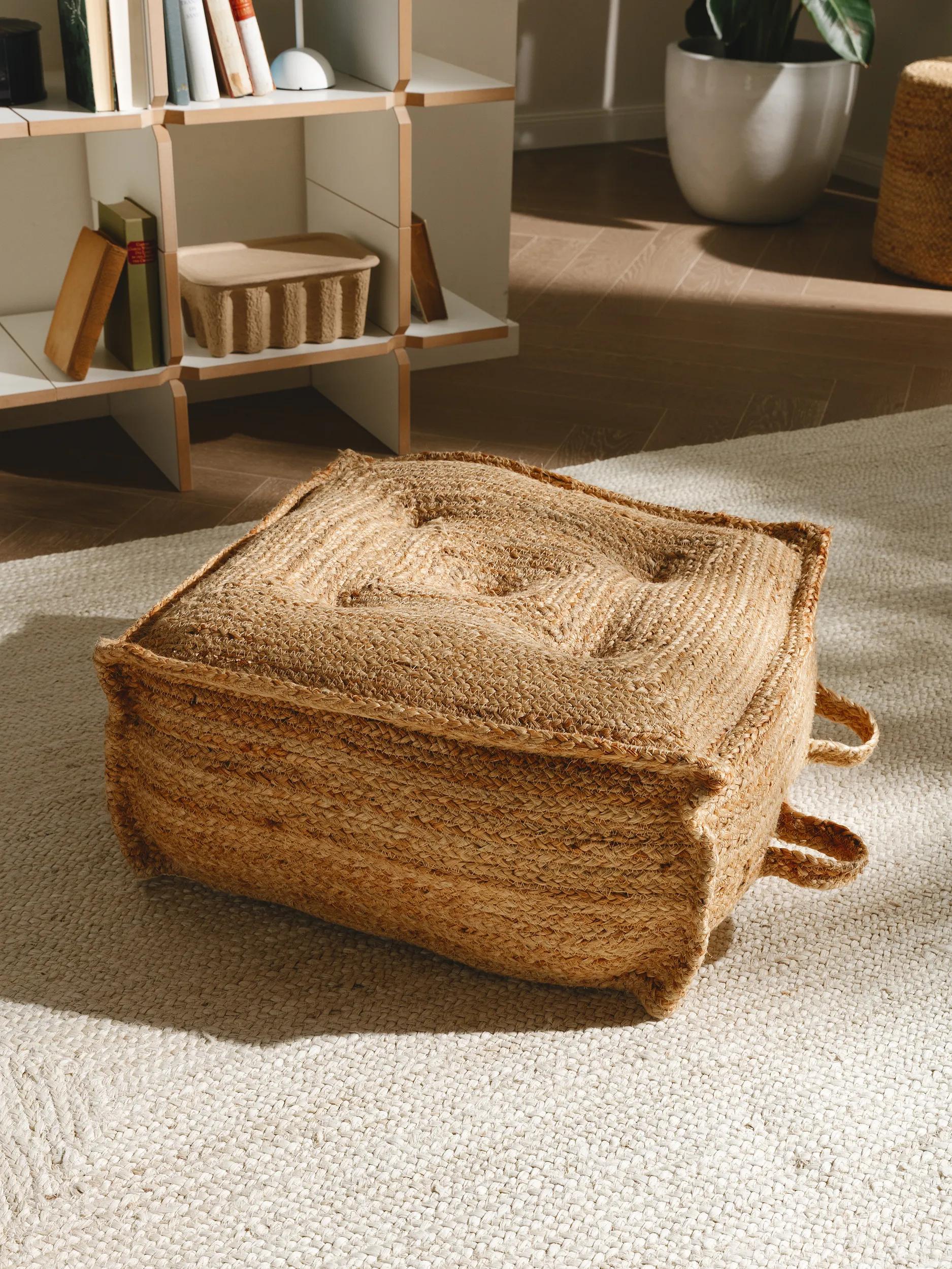 Coussin de sol en laine fait main JUTTA, BENUTA