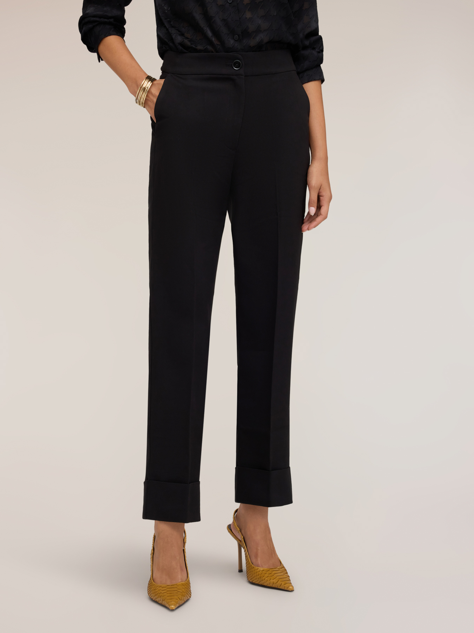 Pantalon à revers, MOTIVI
