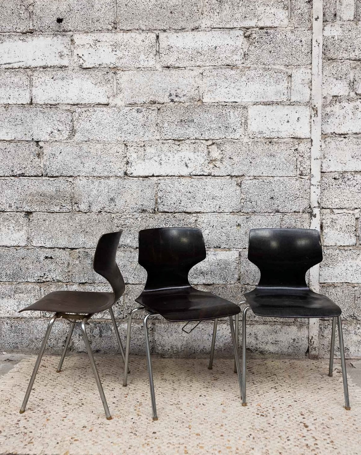 Chaise contemporaine Alma N°1779 - Bon état, DEBONGOUT