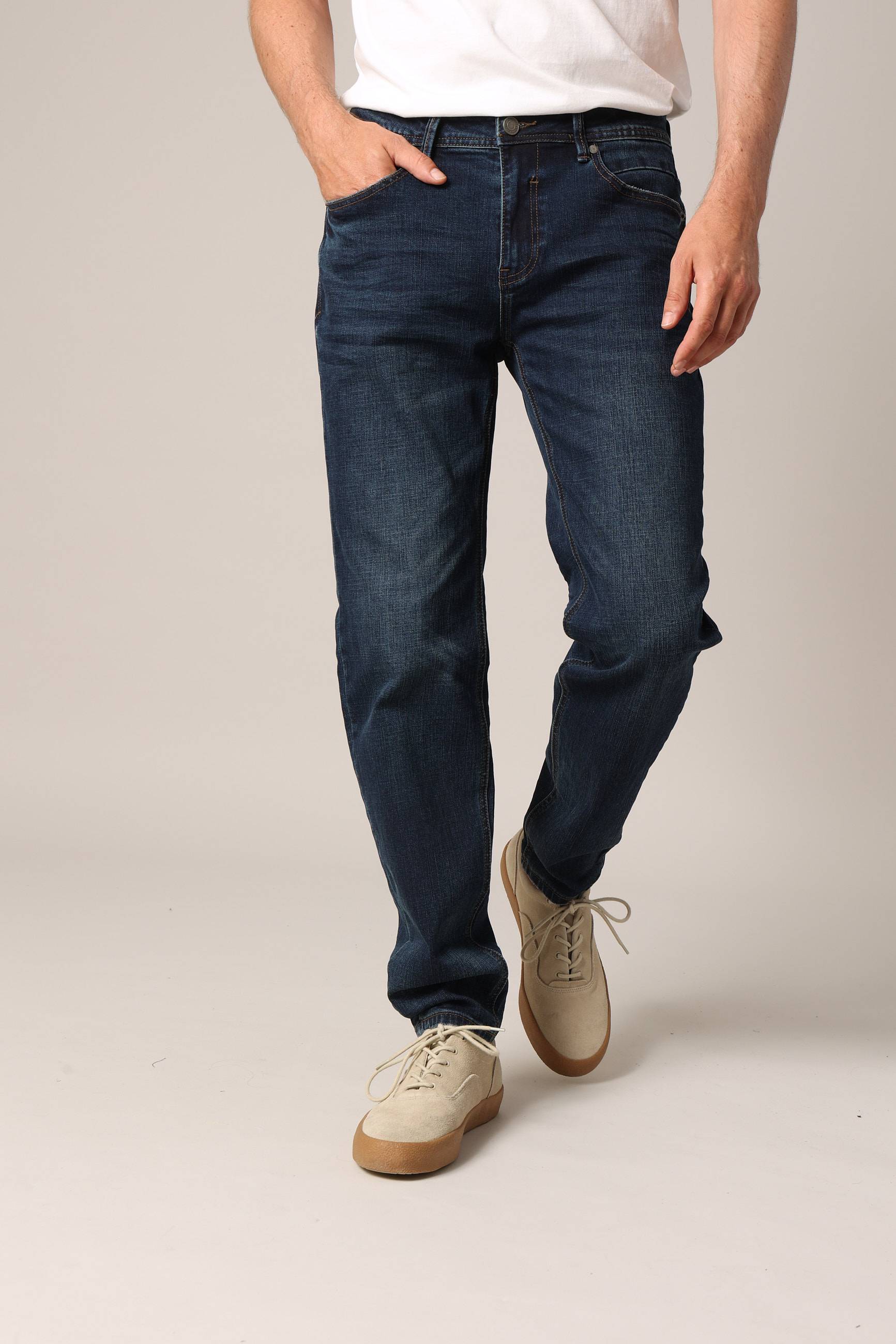 Jean slim homme en denim foncé délavé
CARLOS, DEELUXE