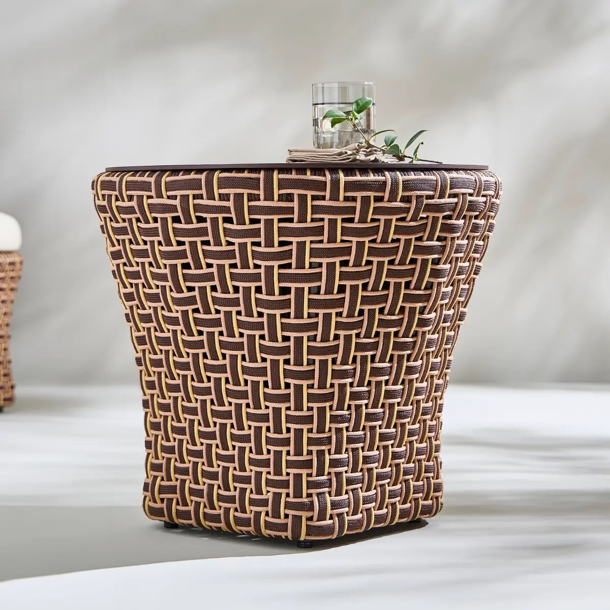 Table basse ronde de jardin TALI, ORCHID EDITION