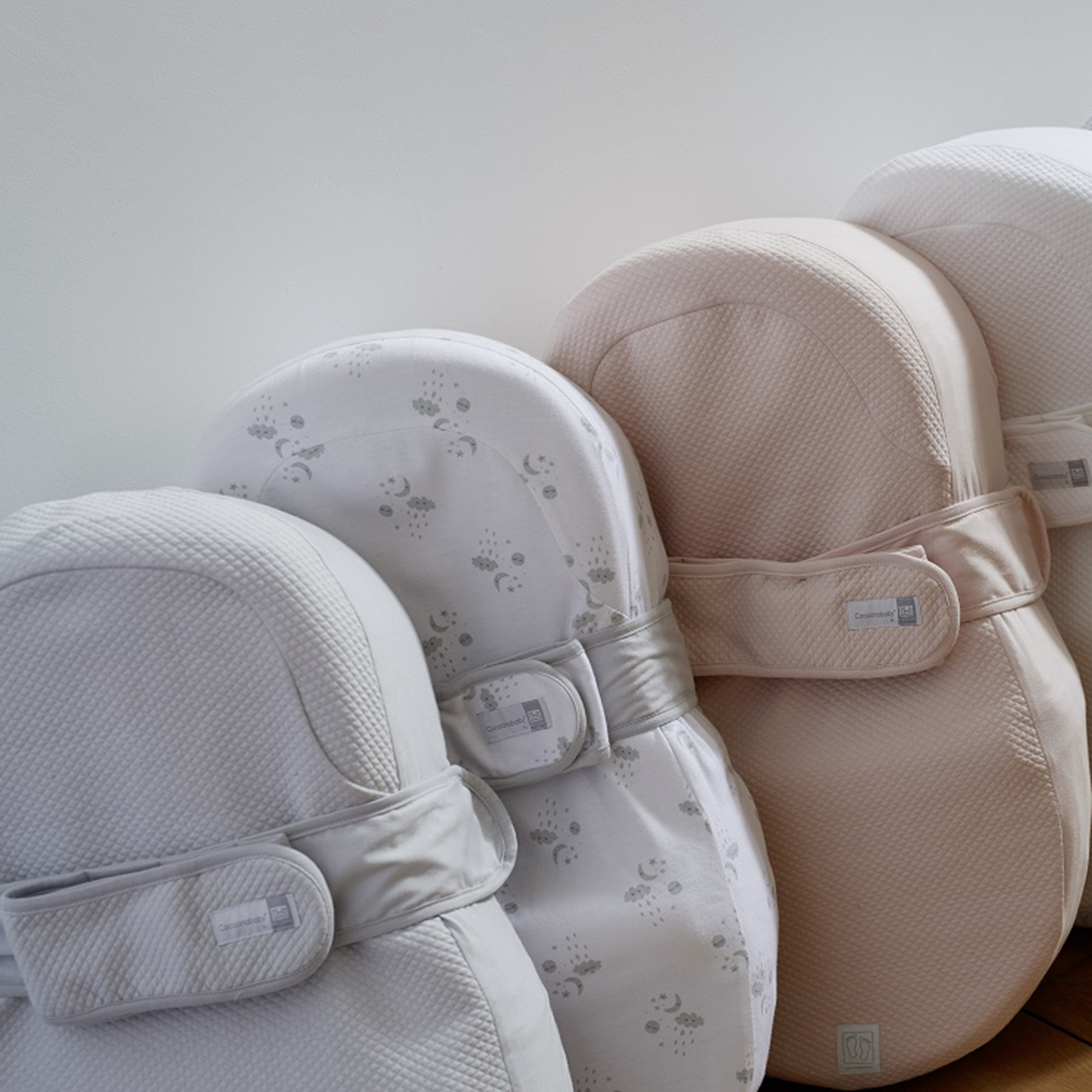 Cocon Ergonomique Cocoonababy Dreamy Cloud Blanc Imprime Red Castle La Redoute