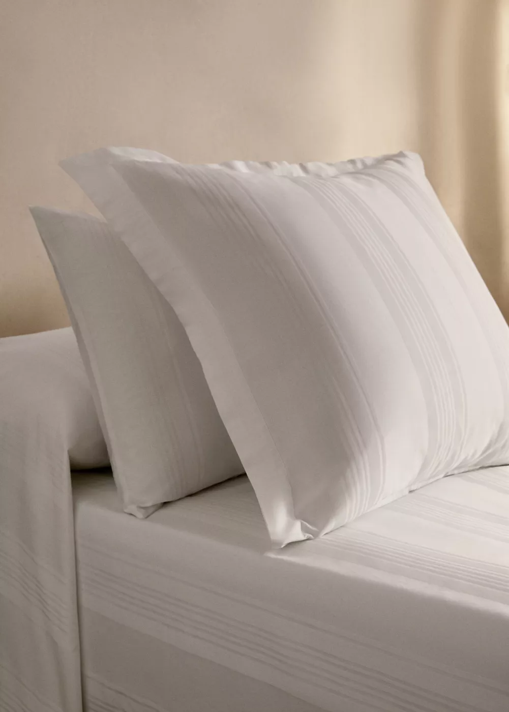 Deux taies d’oreiller coton satin 300 fils rayures 60x60 cm, MANGO HOME