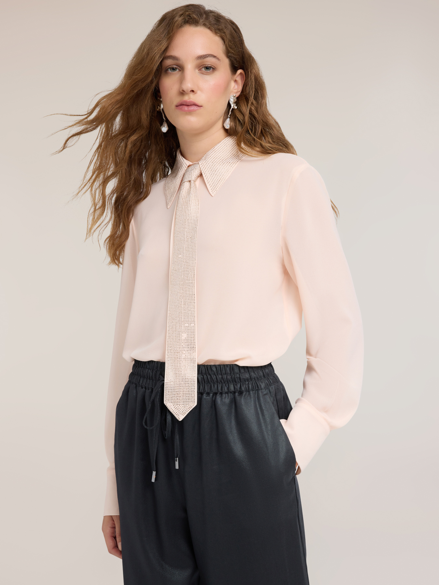 Chemise avec col et cravate en strass, MOTIVI