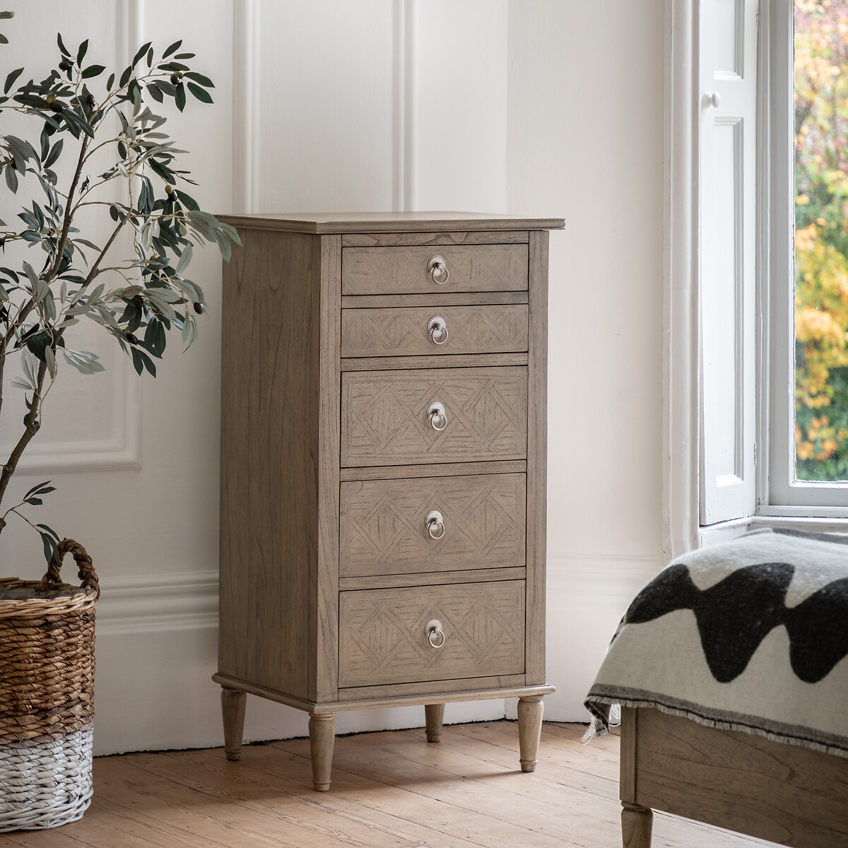 Nashik Ash Wood Parquet 5 Drawer Tallboy Chest, ÉDITÉ
