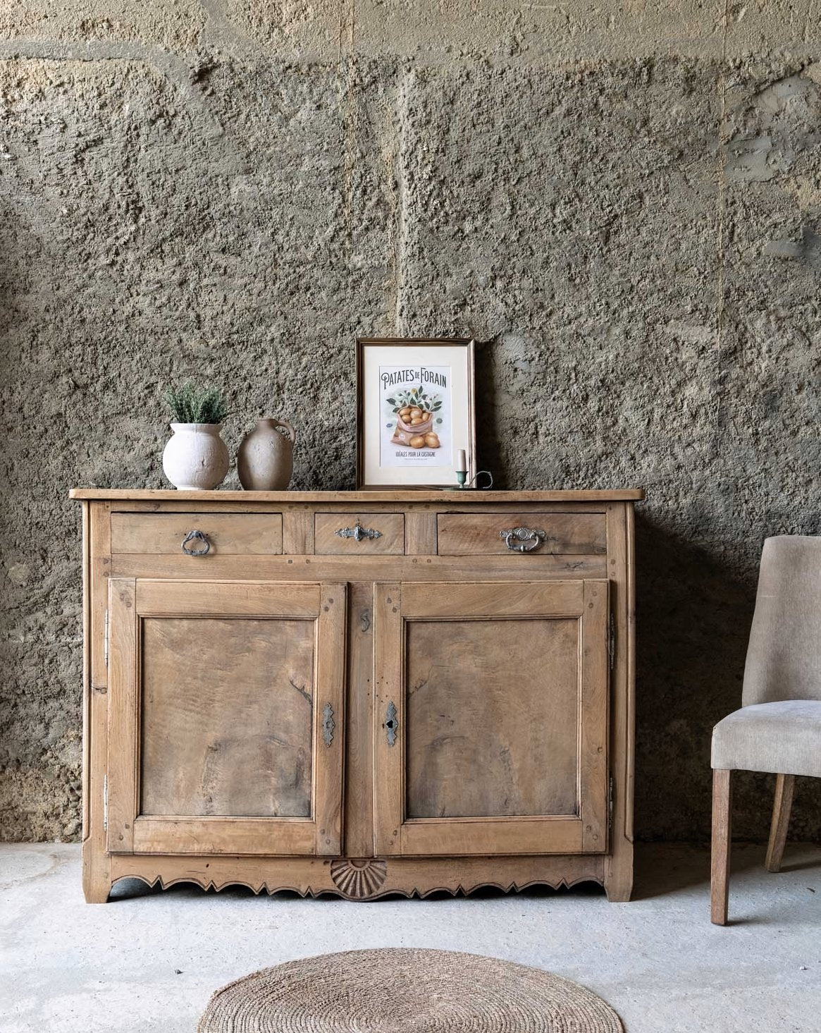 Buffet sculpté en noyer Gilbert N°1871 - Bon état, DEBONGOUT