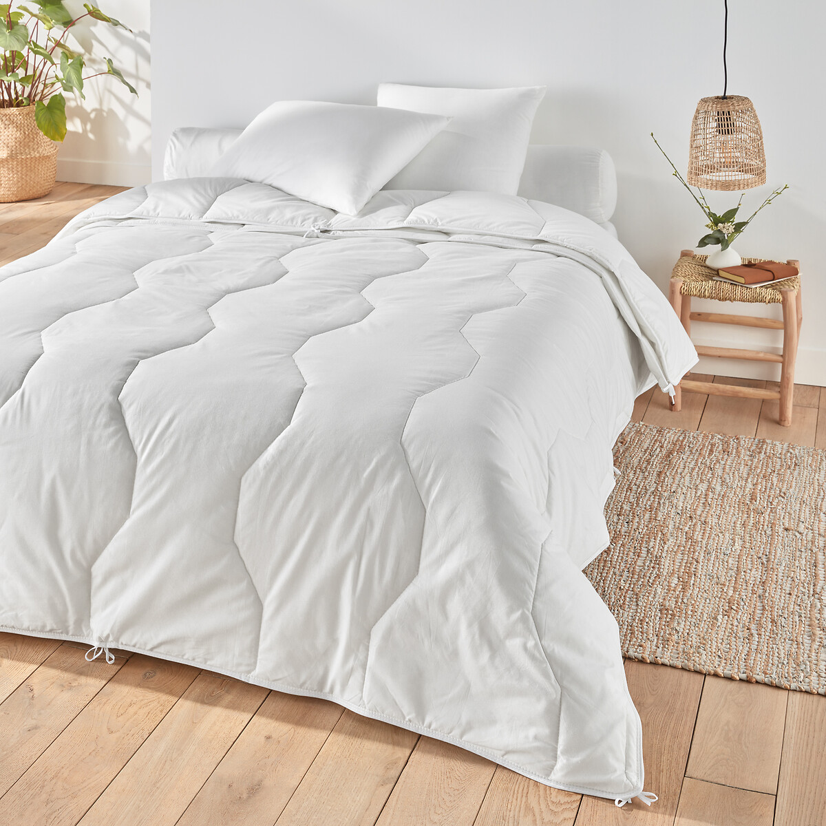 4-Season Synthetic Duvet with Organic Cotton Cover