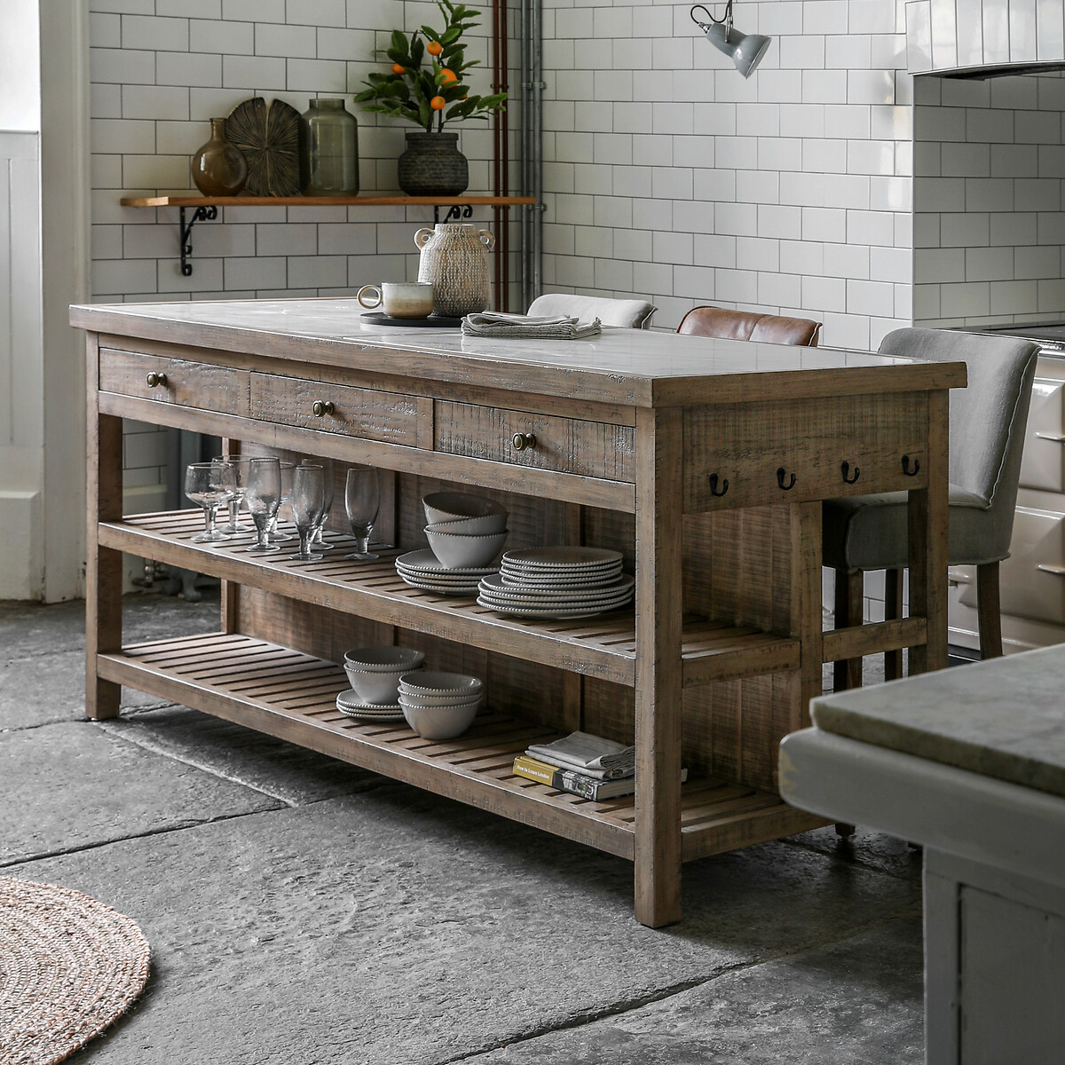 Vinton Marble and American Pine Farmhouse Kitchen Island, ÉDITÉ