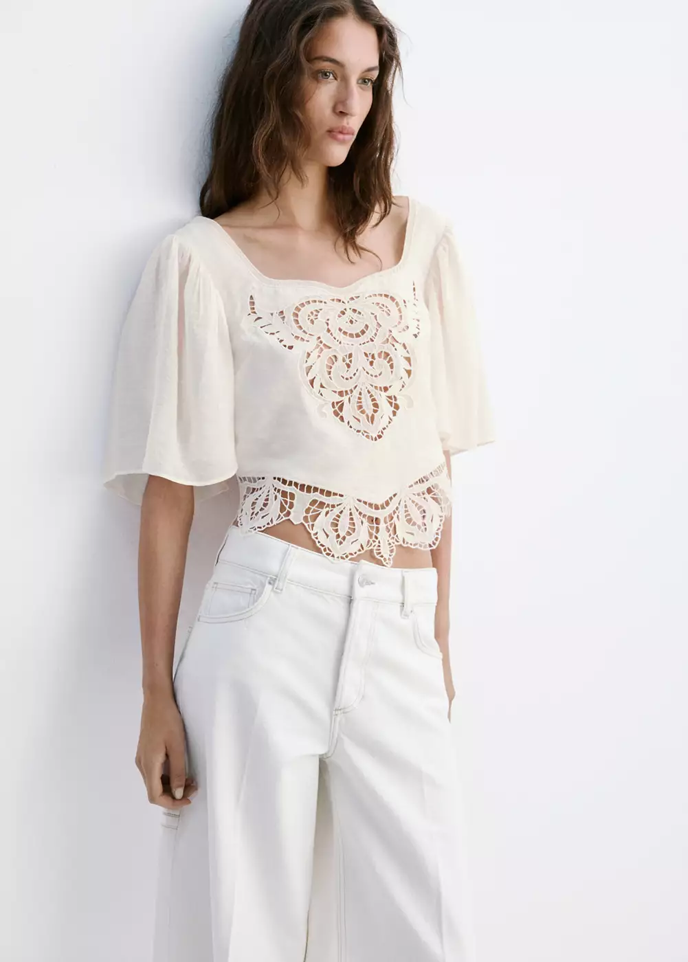 Blouse crop à broderies ajourées, MANGO