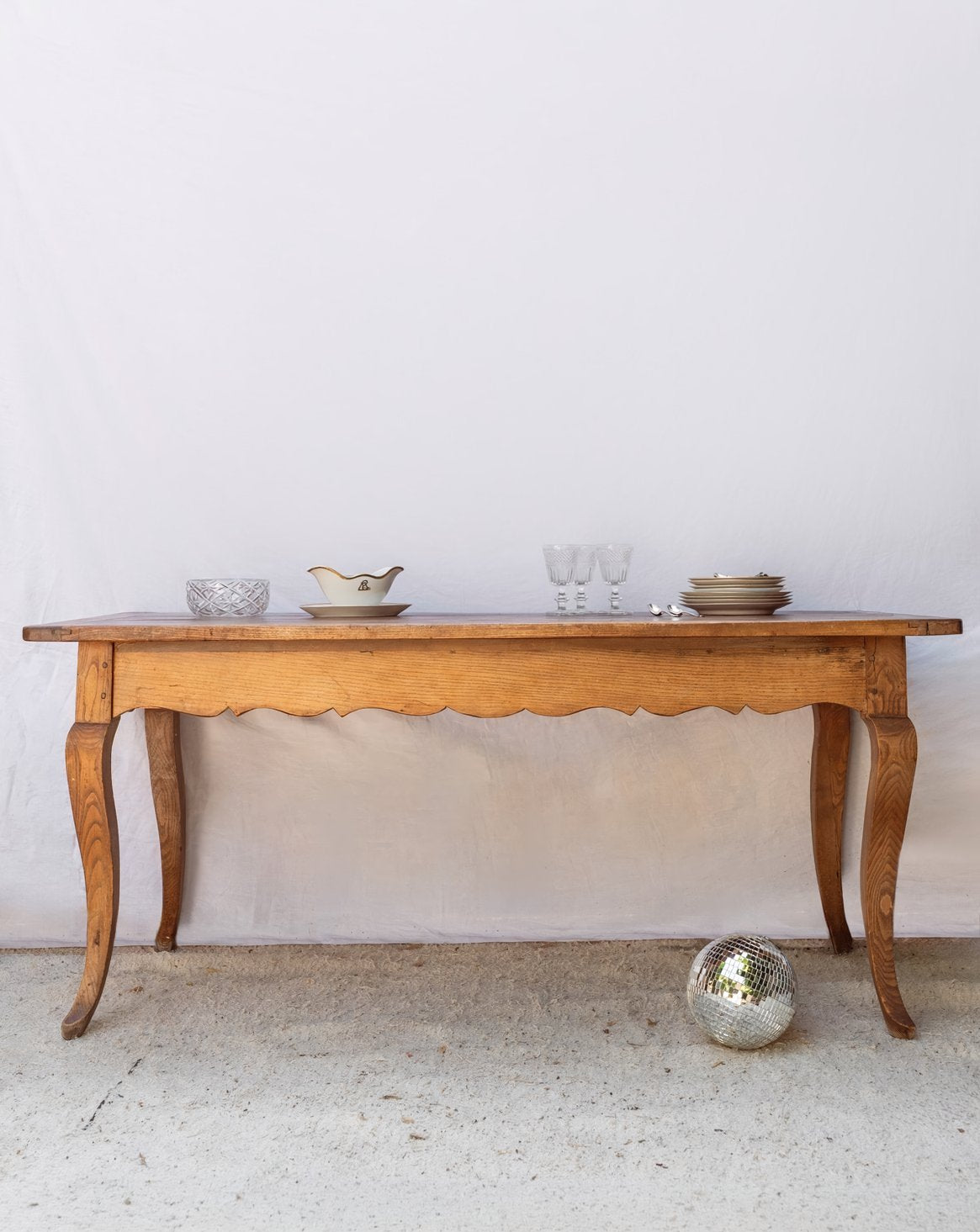 Table à manger en bois pour 8 convives Romy N°1460 - Bon état, DEBONGOUT