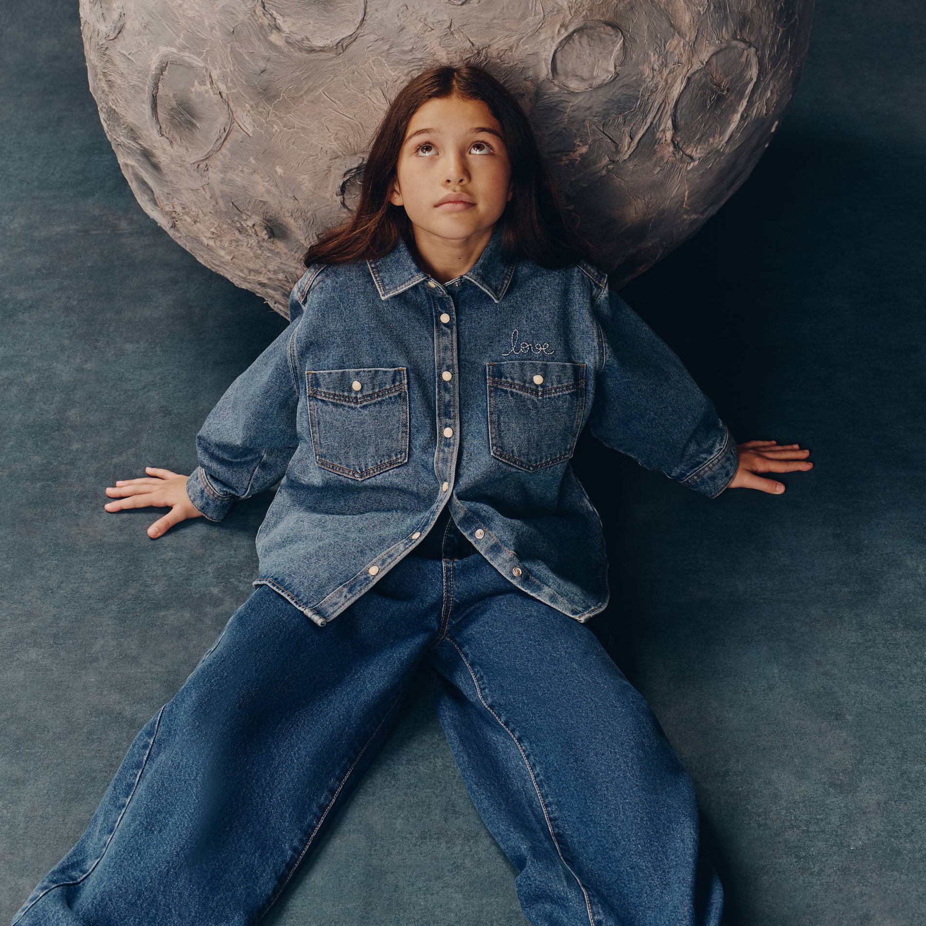 Chemise en jean avec détails de broderies, MONOPRIX