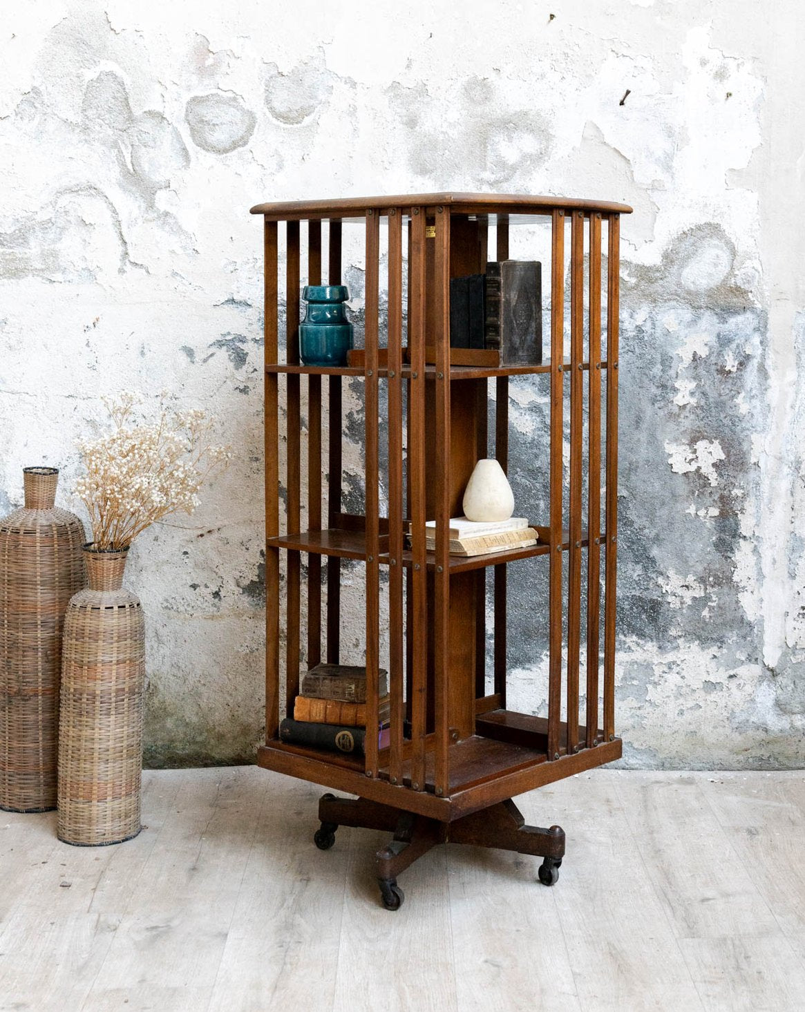 Bibliothèque tournante en bois foncé Madeleine N°748 - Bon état, DEBONGOUT