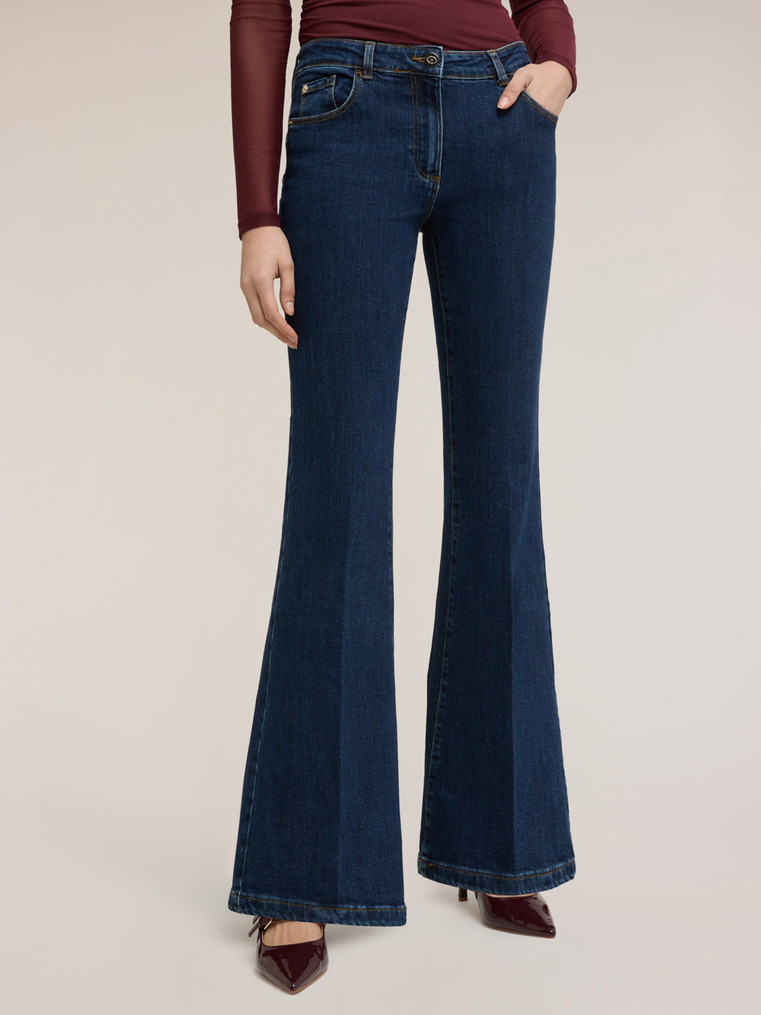 Jean flare push-up Elle, MOTIVI