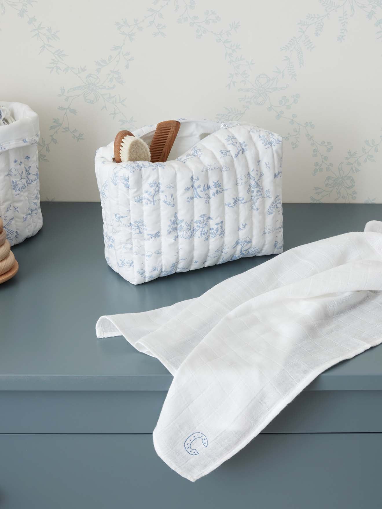 Trousse de toilette esprit toile de Jouy, CYRILLUS