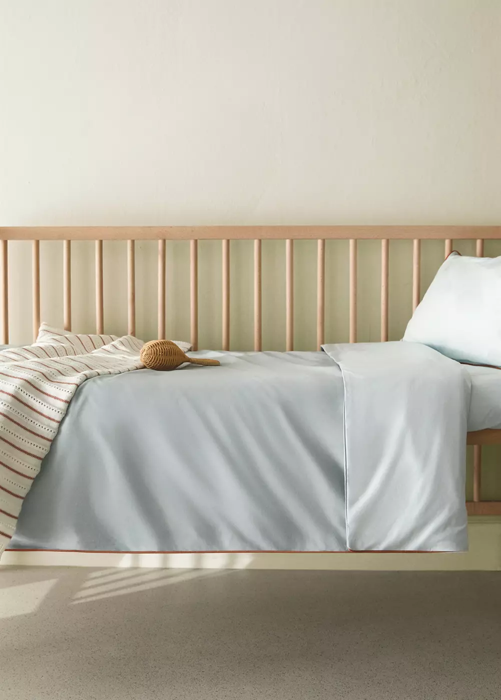 Housse de couette berceau percale de coton réversible liseré en contraste, MANGO HOME