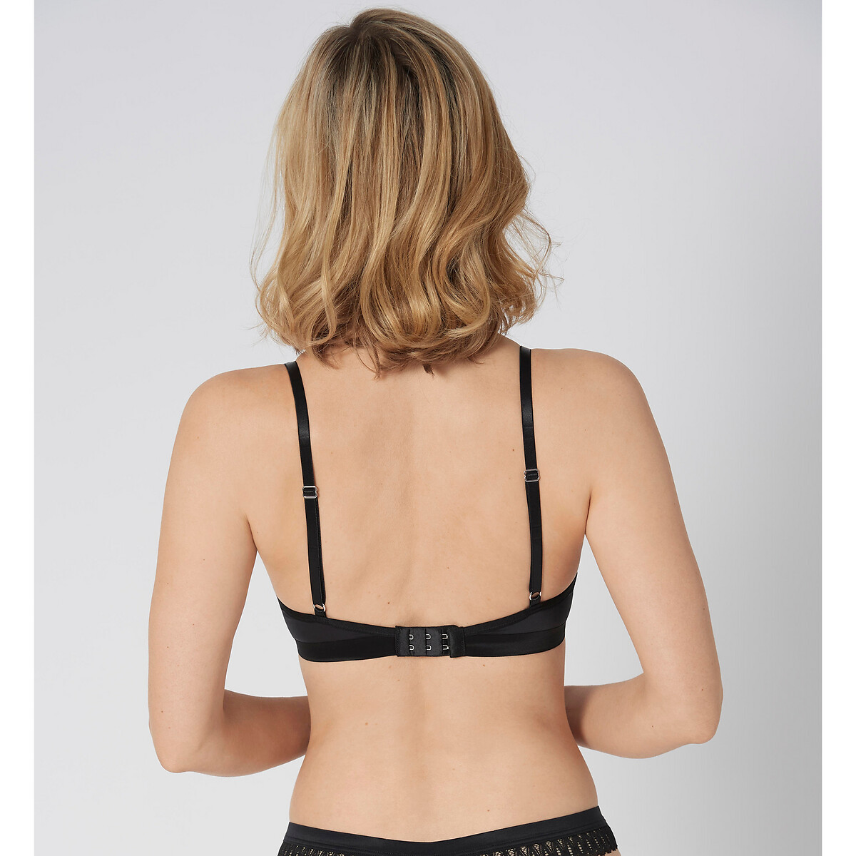 Aura spotlight halterneck bra, black, Triumph