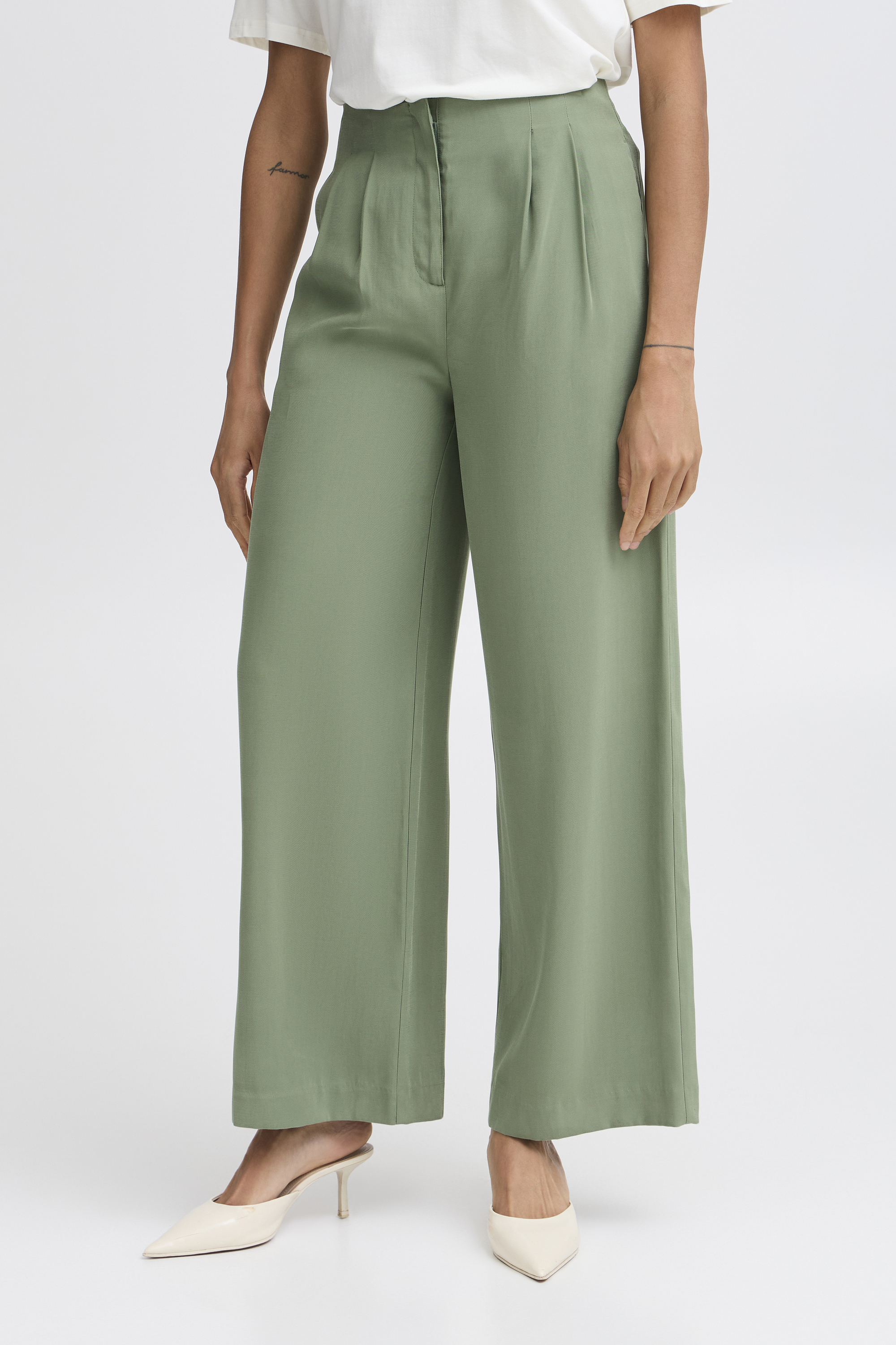 Pantalon classique, plis devant, jambes larges, B.YOUNG